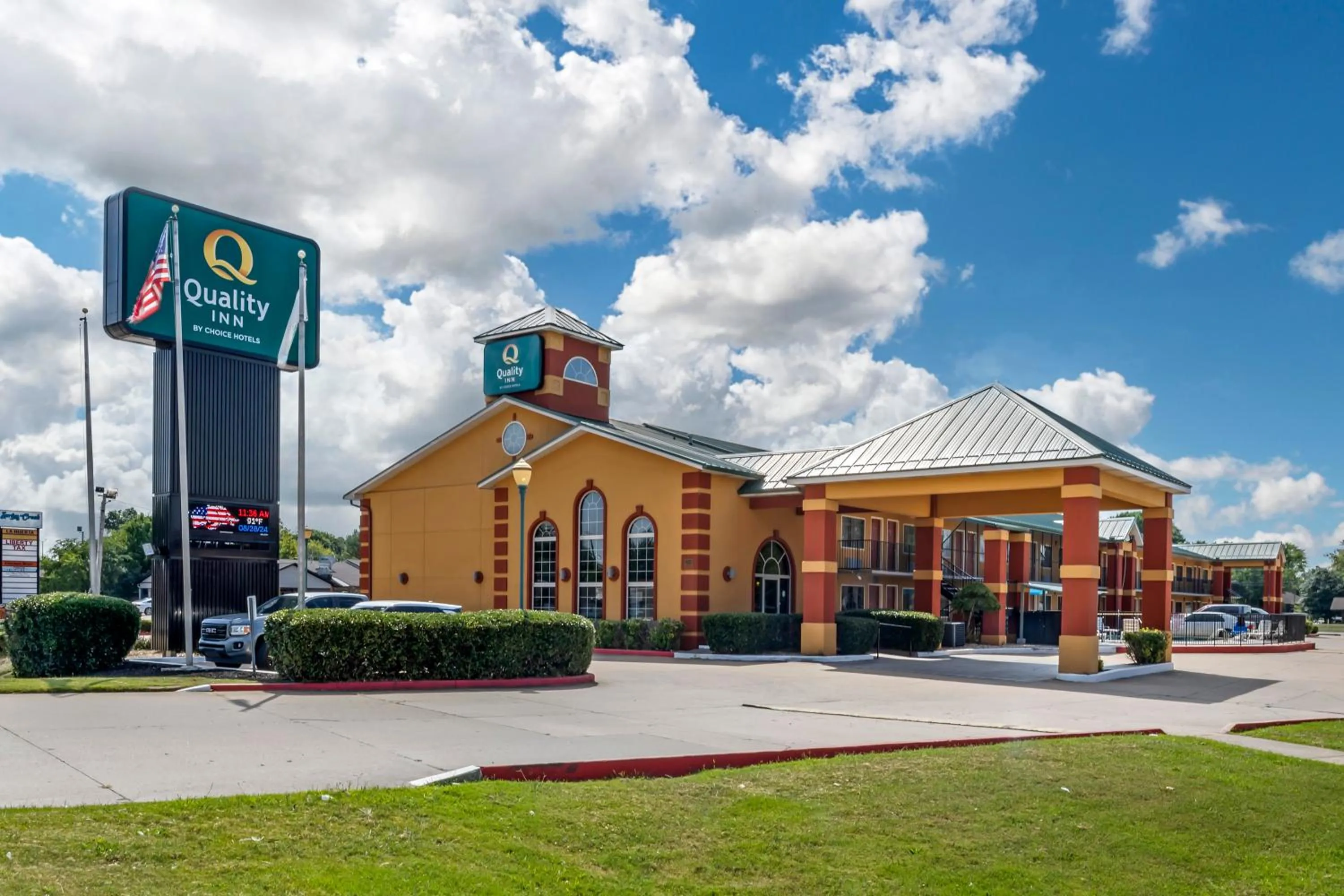 Property building in Quality Inn Siloam Springs West