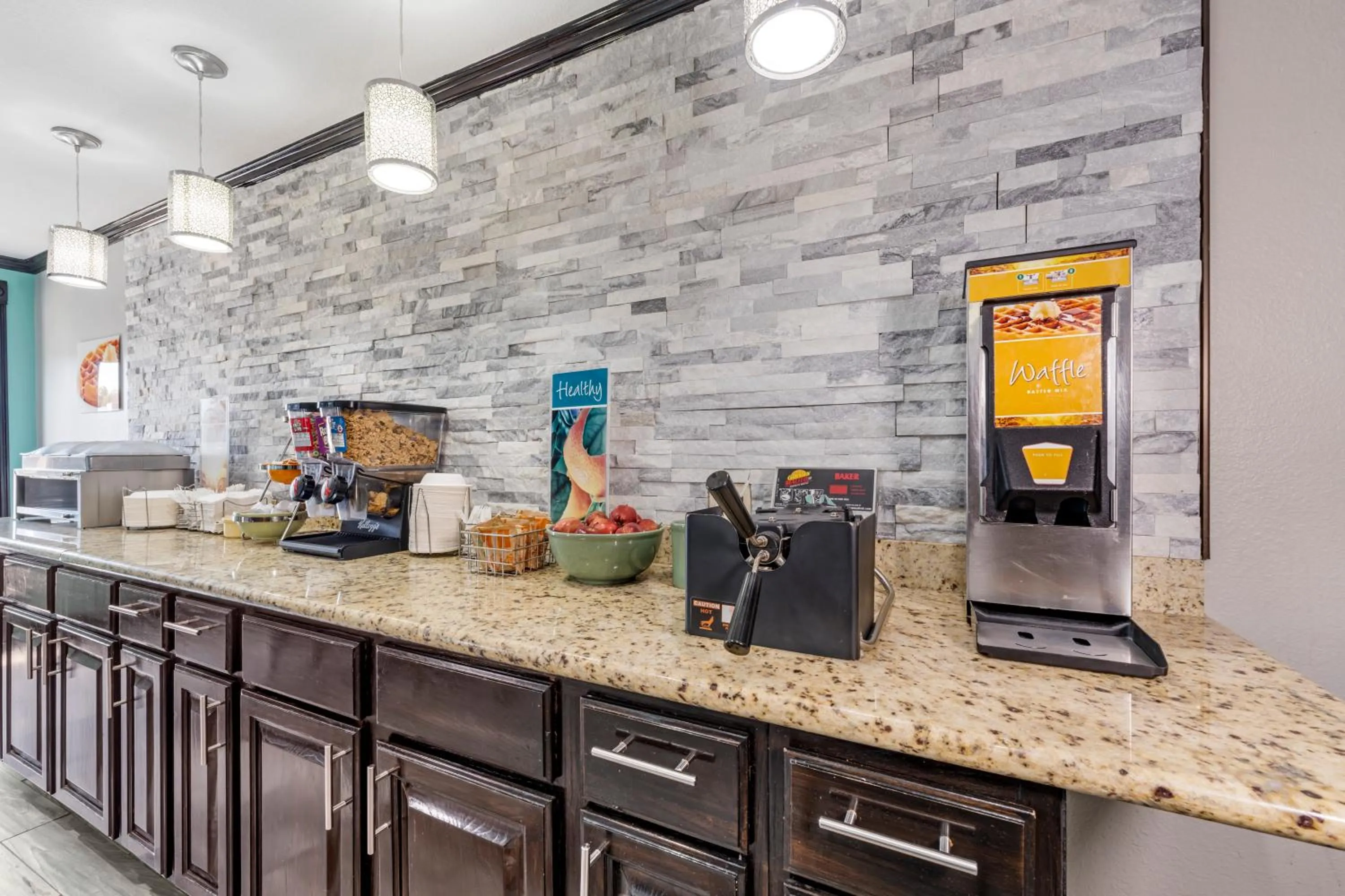 Breakfast in Quality Inn Siloam Springs West