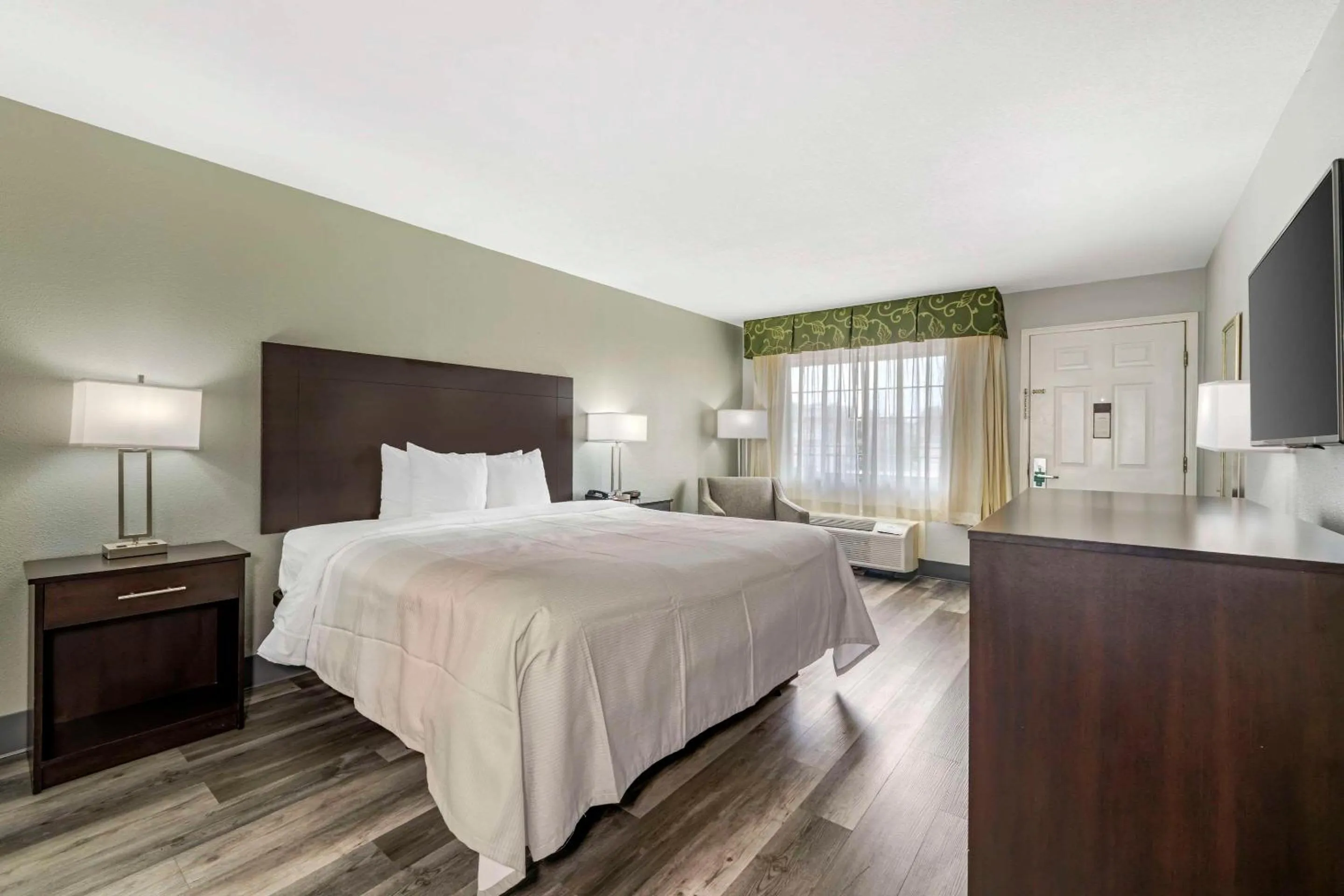 Bedroom, Bed in Quality Inn Siloam Springs West