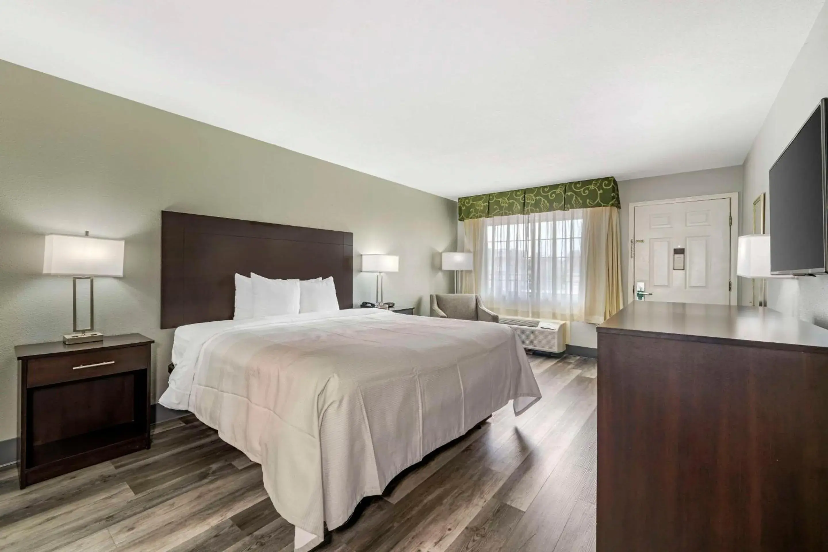 Bedroom, Bed in Quality Inn Siloam Springs West Bedroom, Bed in Quality Inn Siloam Springs West