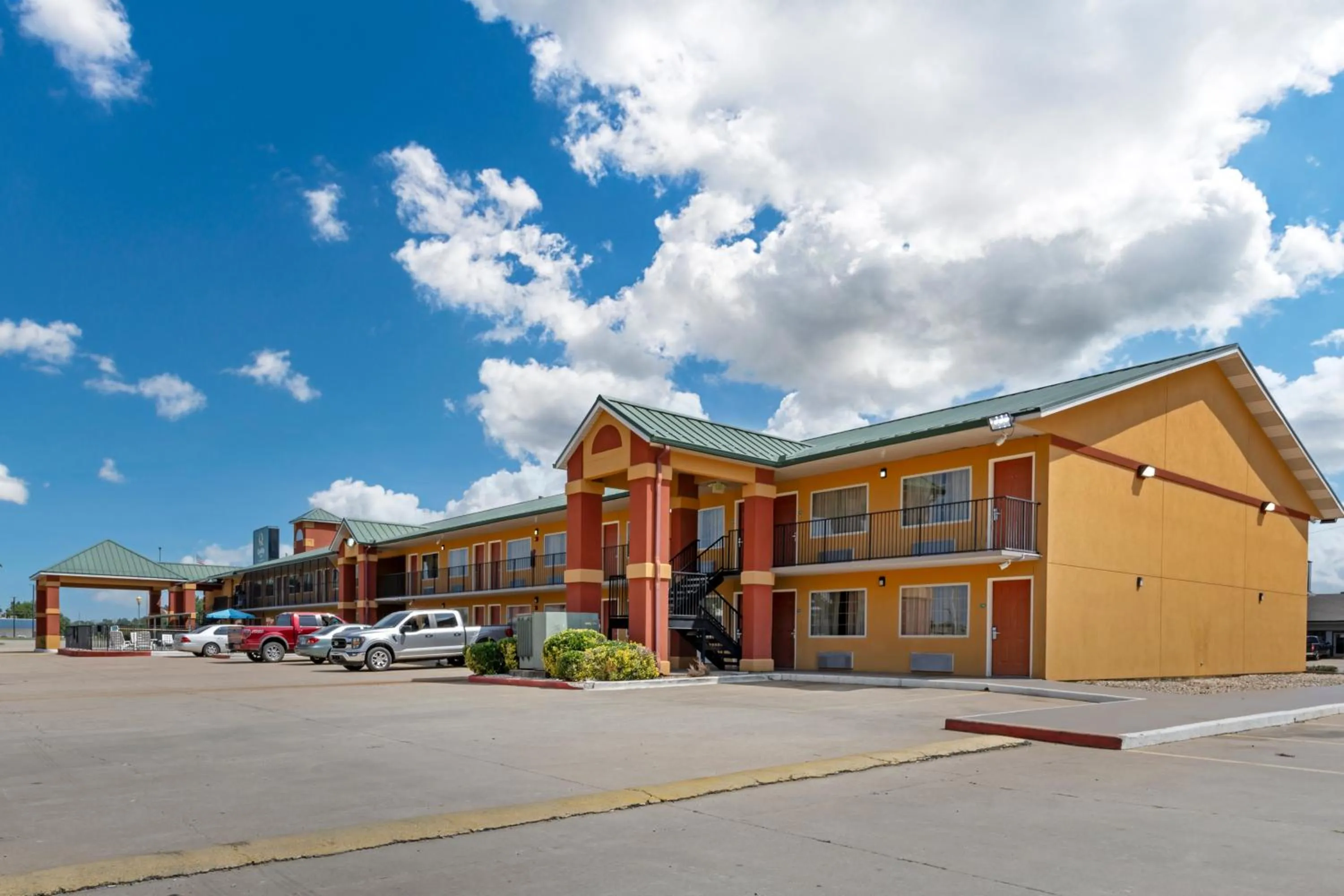 Property building in Quality Inn Siloam Springs West