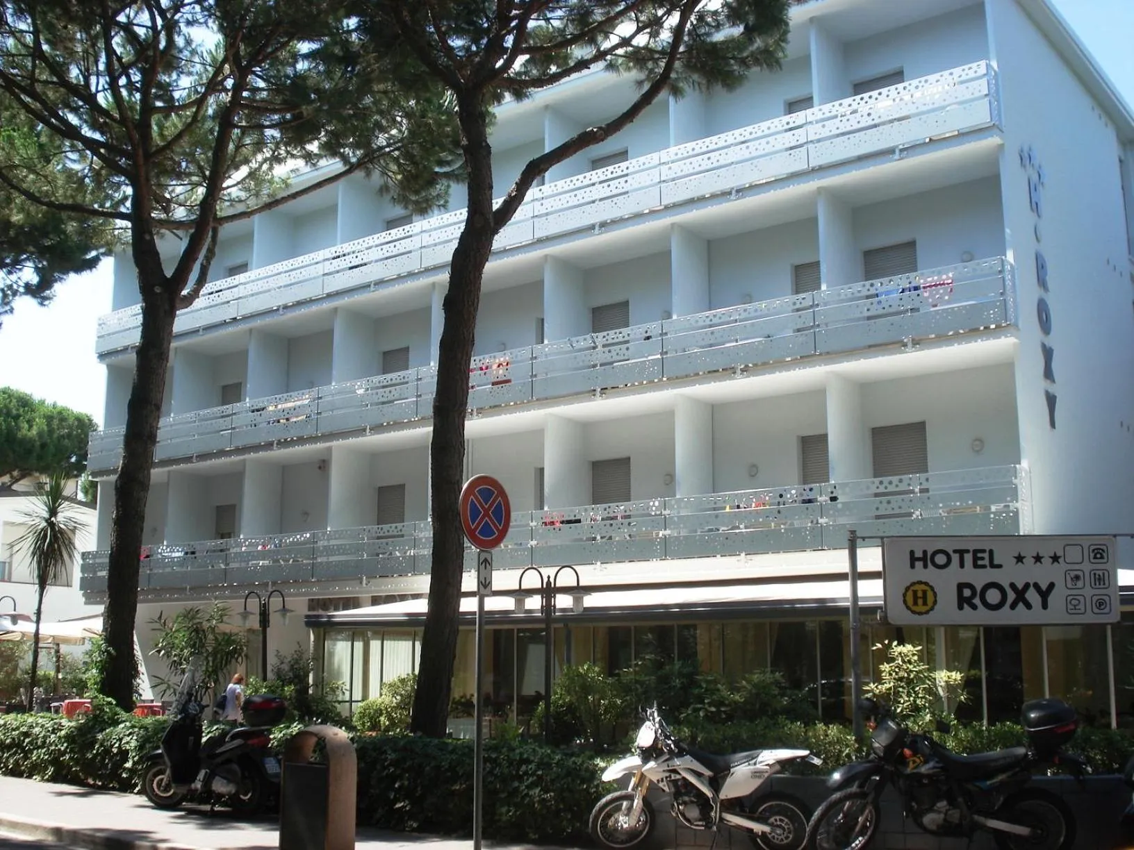 Property building in Hotel Roxy