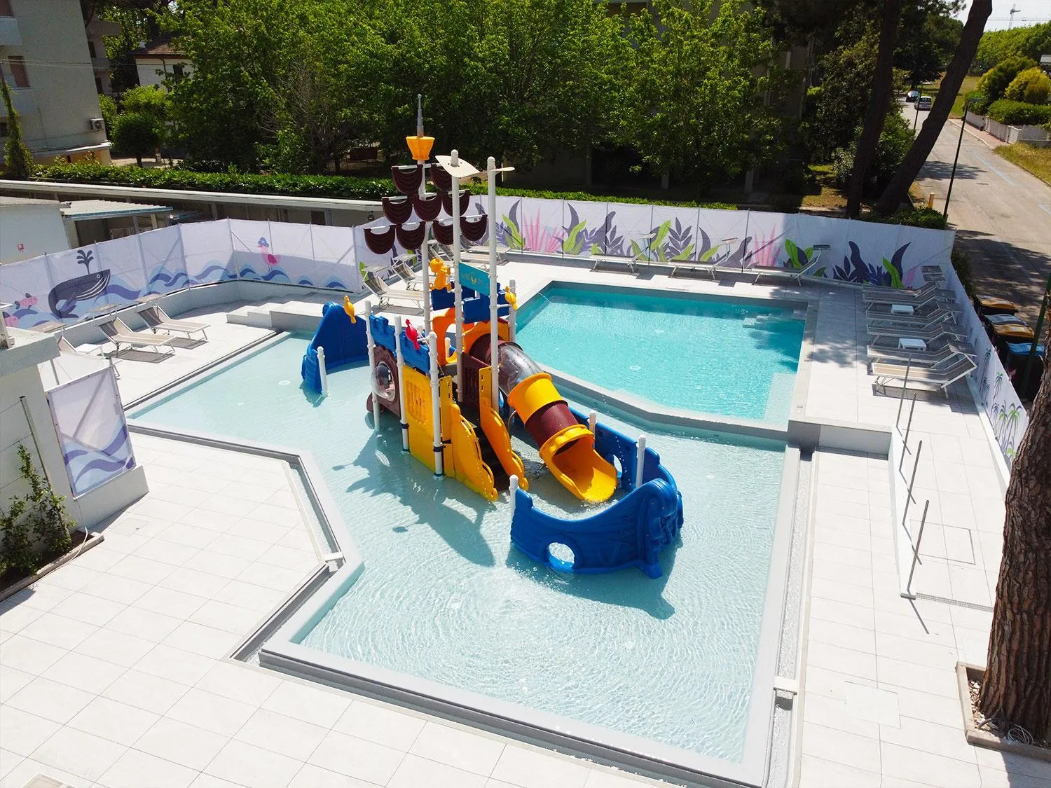 Swimming pool in Hotel Roxy