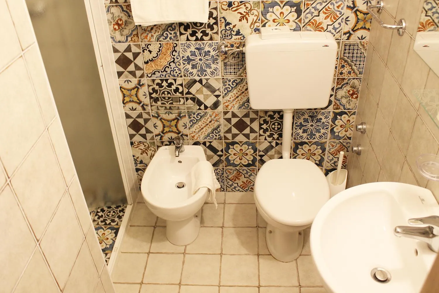 Bathroom in Hotel Roxy