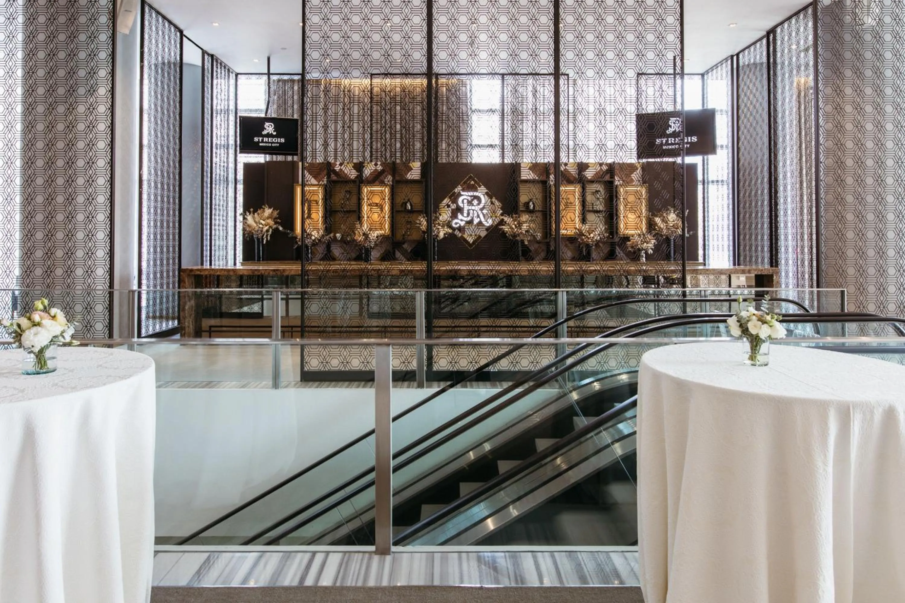 Lounge or bar in The St. Regis Mexico City