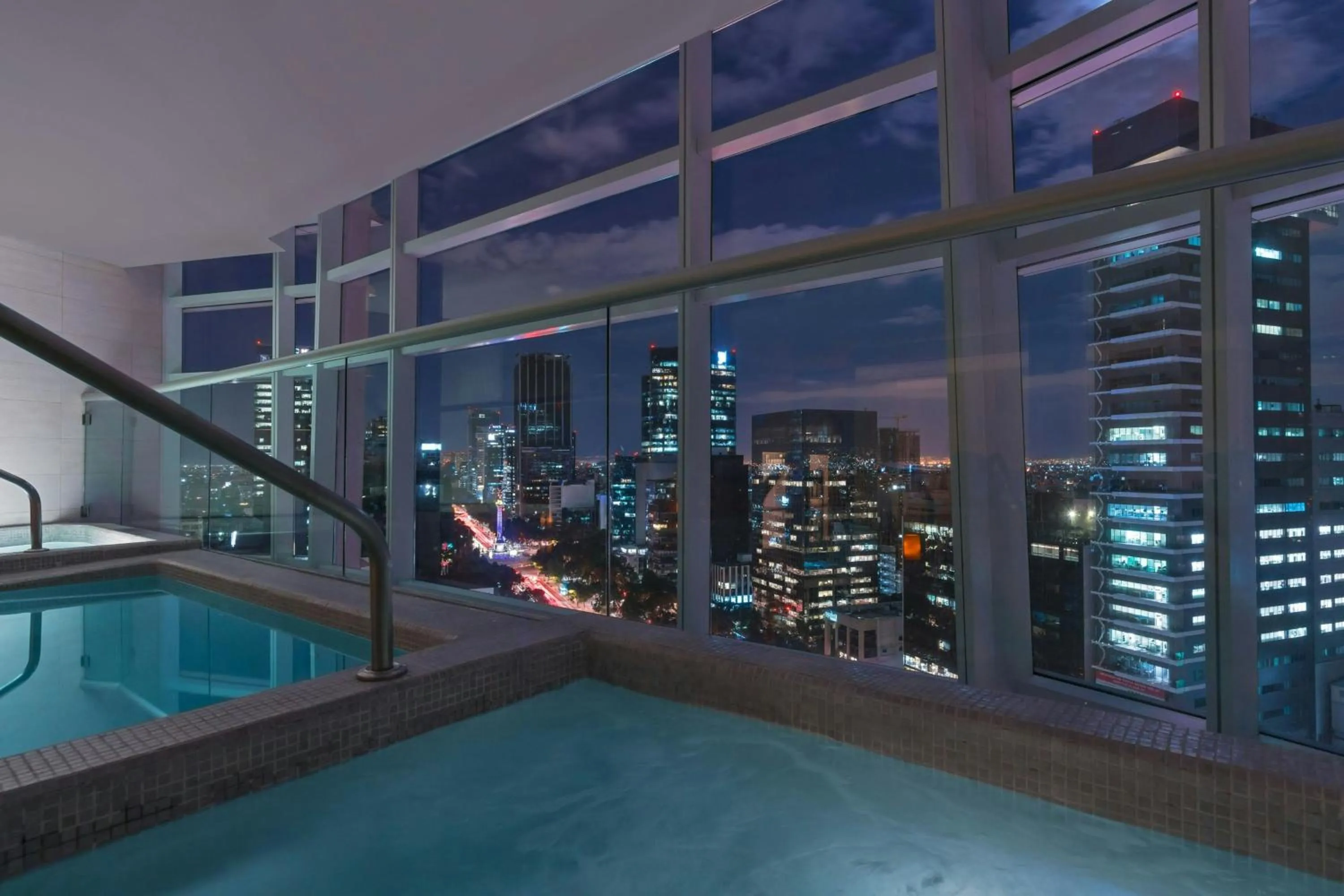 Swimming pool in The St. Regis Mexico City