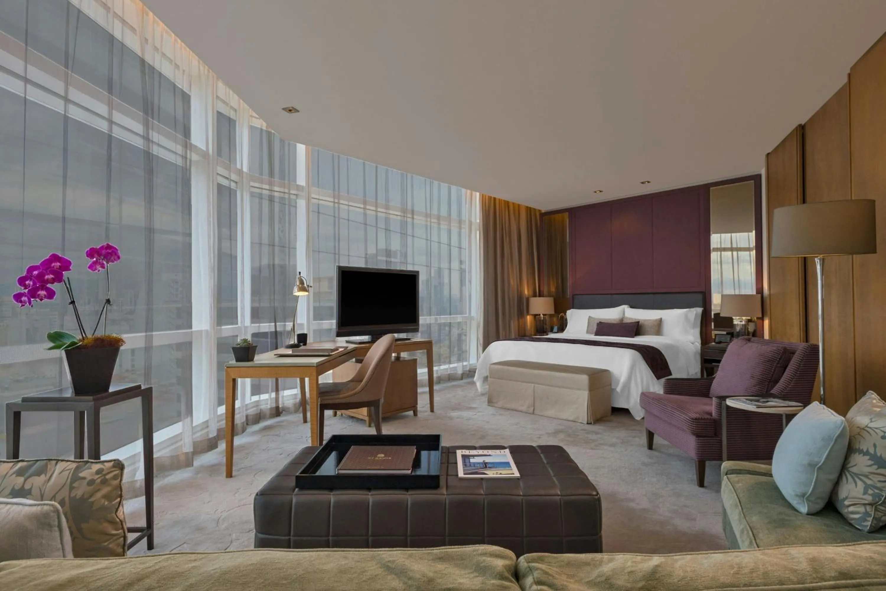 Photo of the whole room, Bed in The St. Regis Mexico City