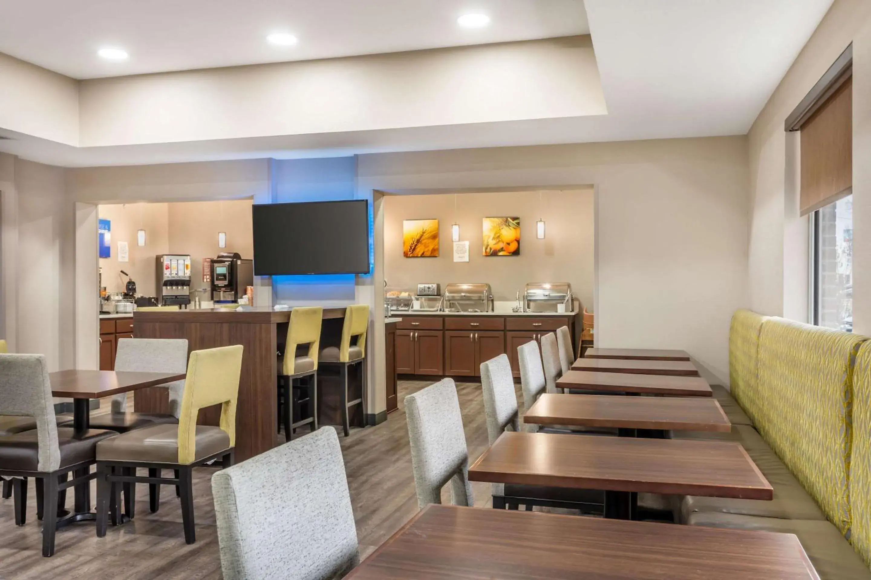 Breakfast in Comfort Inn & Suites Conway Breakfast in Comfort Inn & Suites Conway