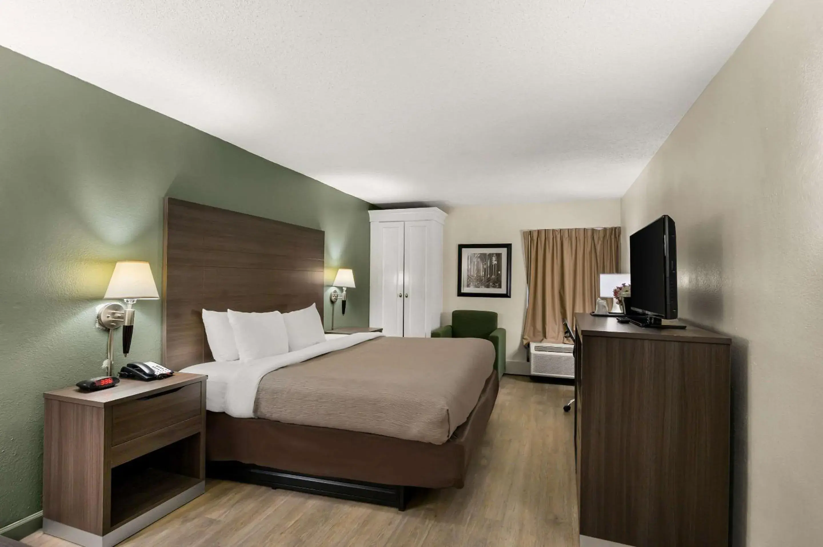 King Room - Non-Smoking in Quality Inn & Suites North Little Rock King Room - Non-Smoking in Quality Inn & Suites North Little Rock