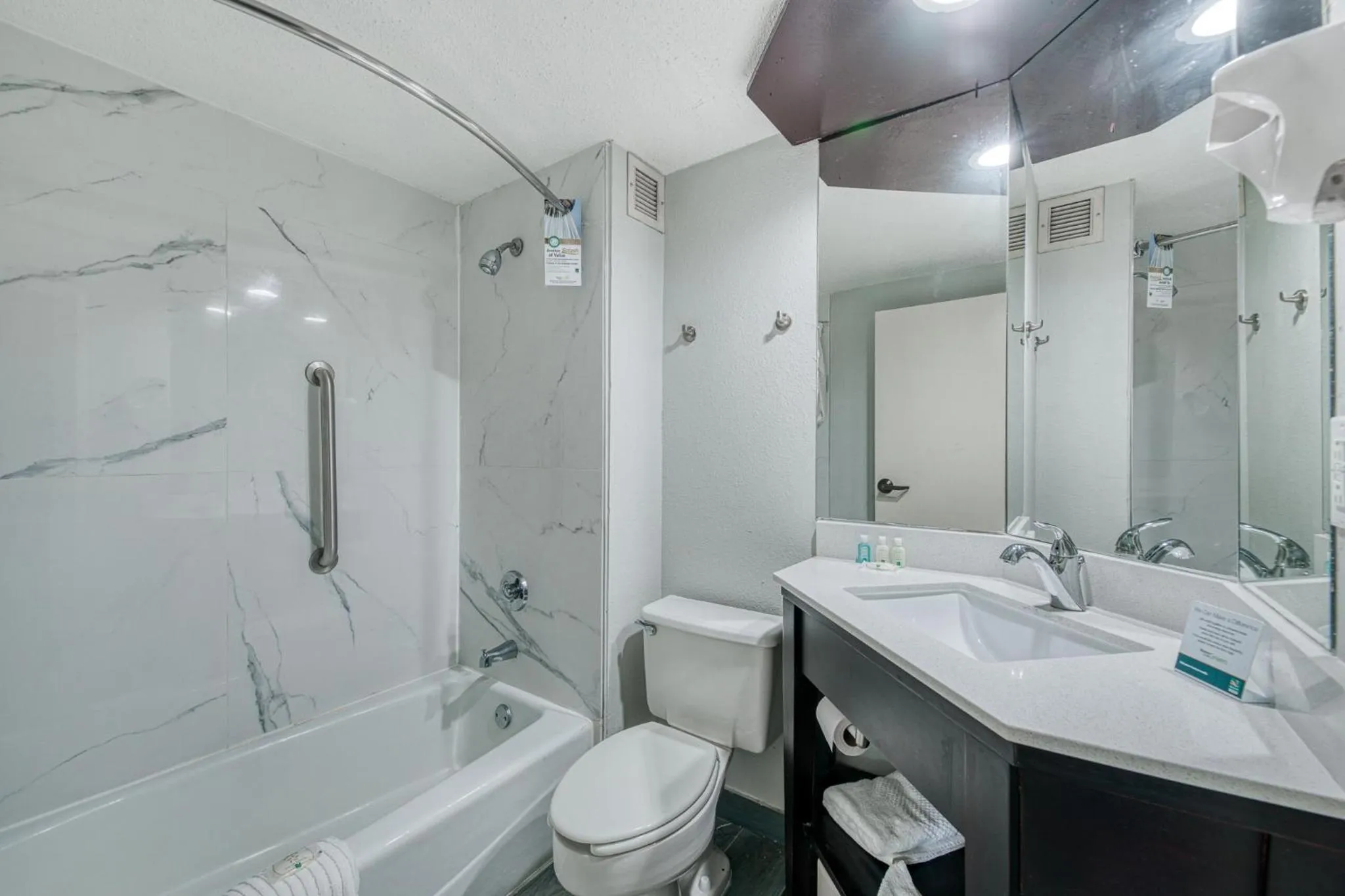 Shower in Quality Inn & Suites North Little Rock