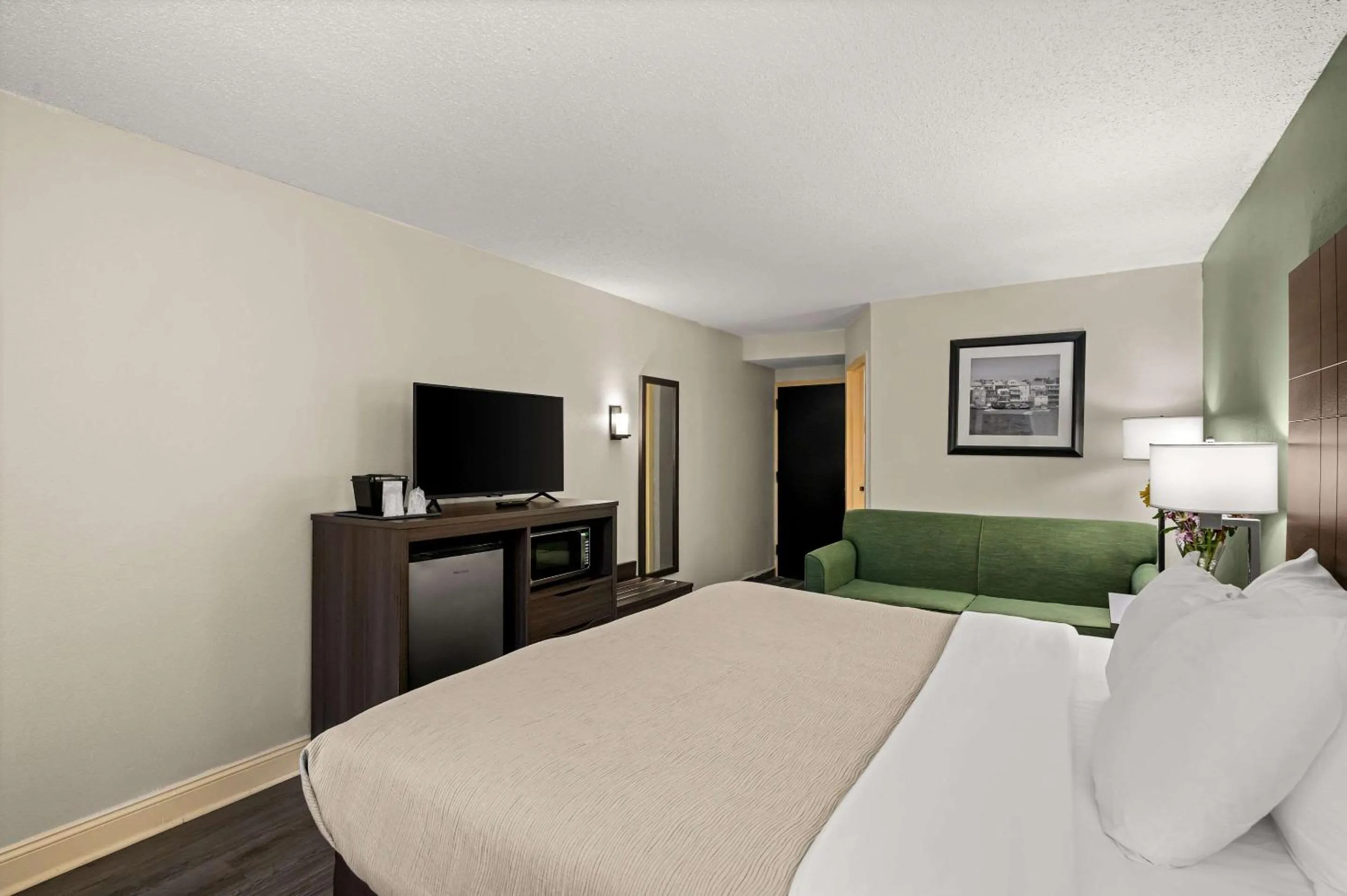 Bedroom, Bed in Quality Inn & Suites North Little Rock