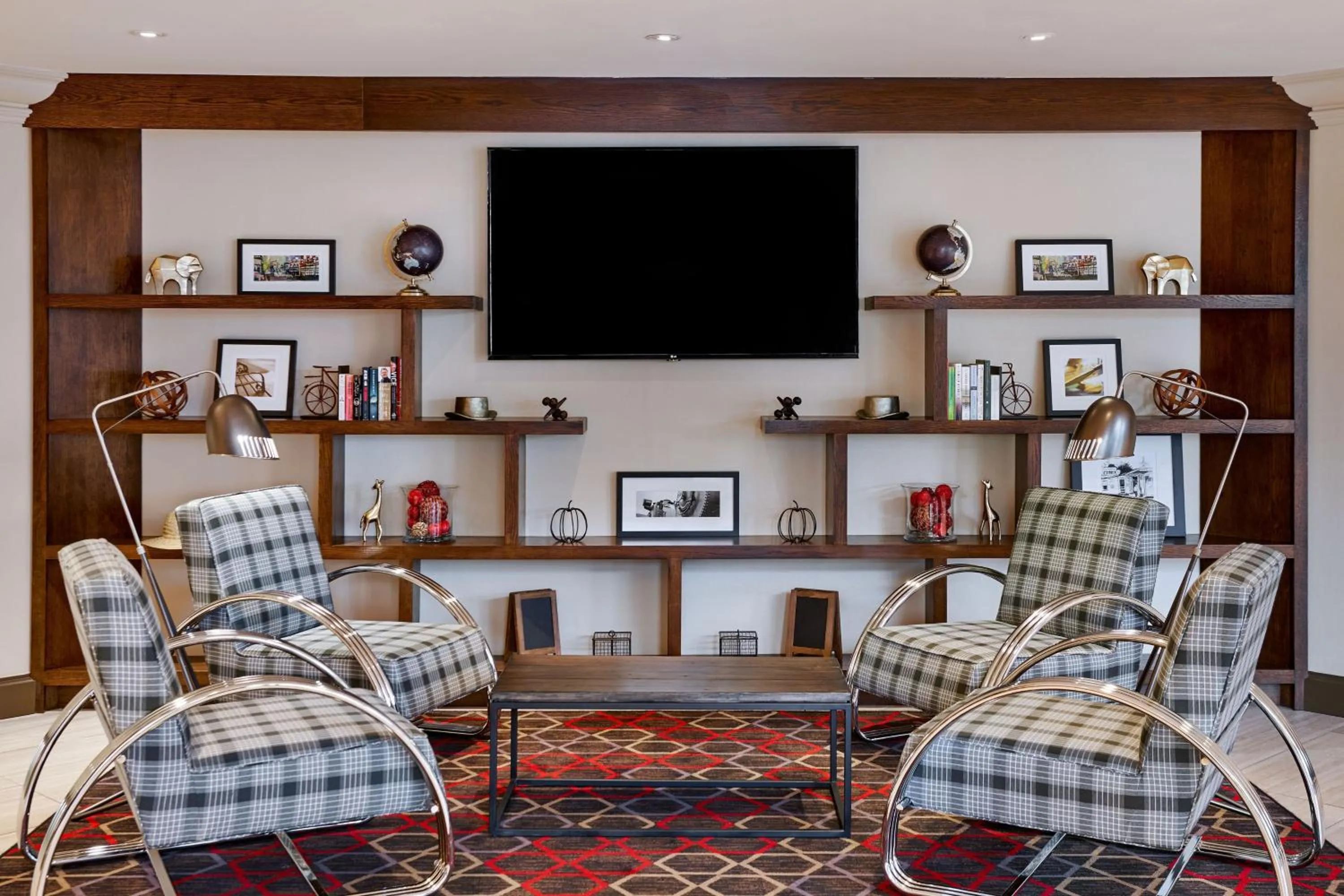 Lounge or bar in Four Points by Sheraton Little Rock Midtown