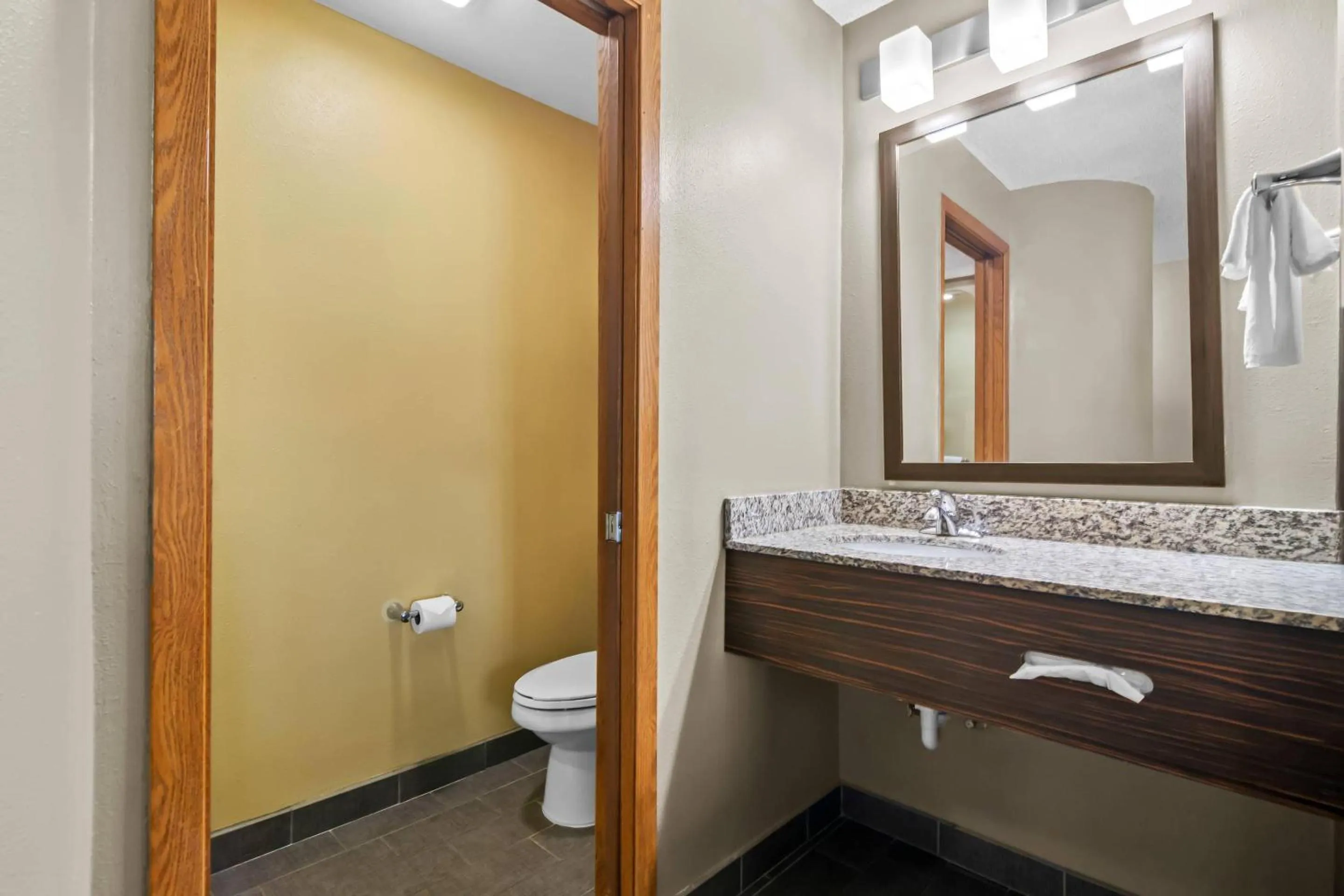 Bedroom in Sleep Inn Fayetteville North