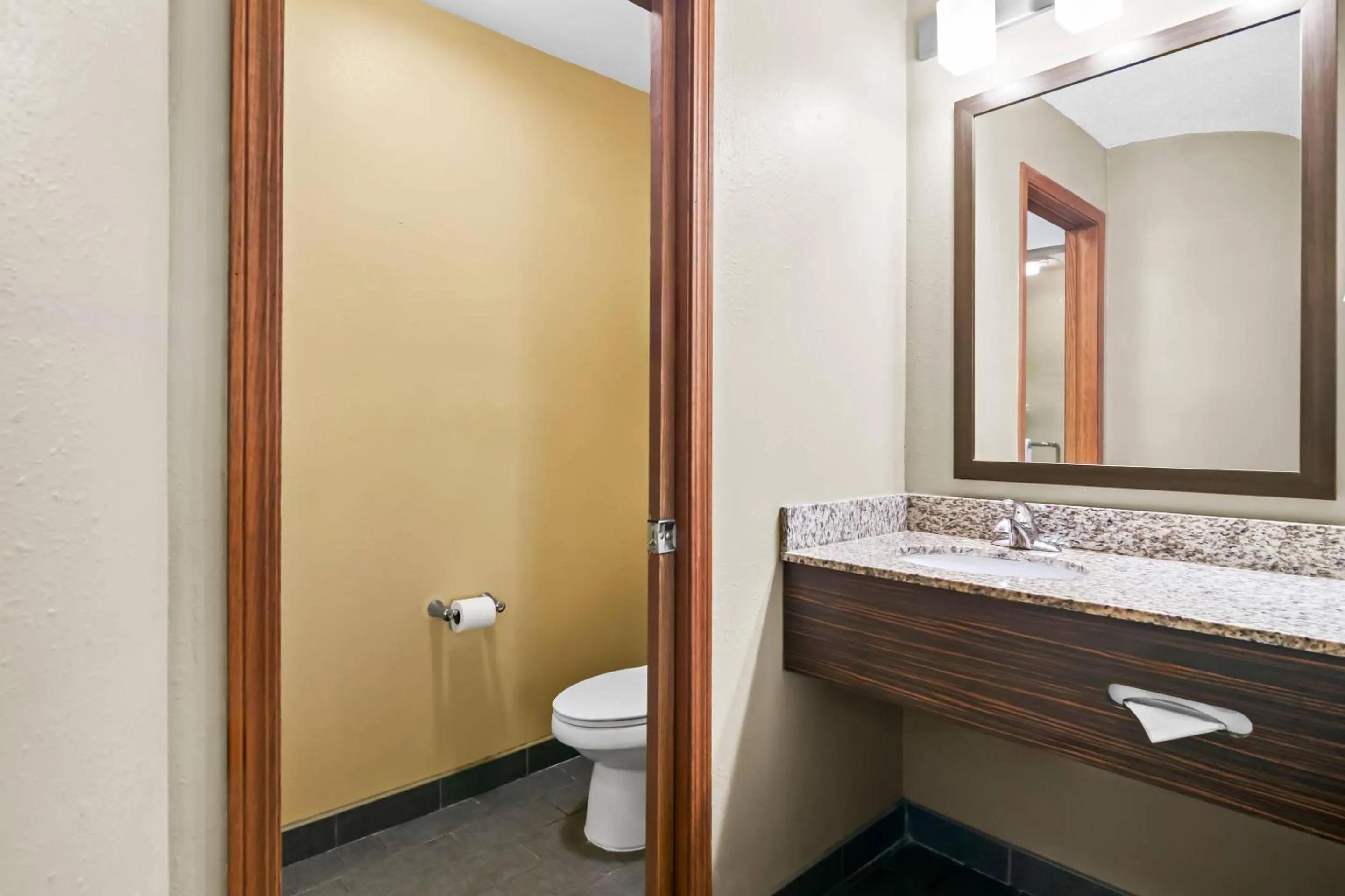 Bedroom in Sleep Inn Fayetteville North