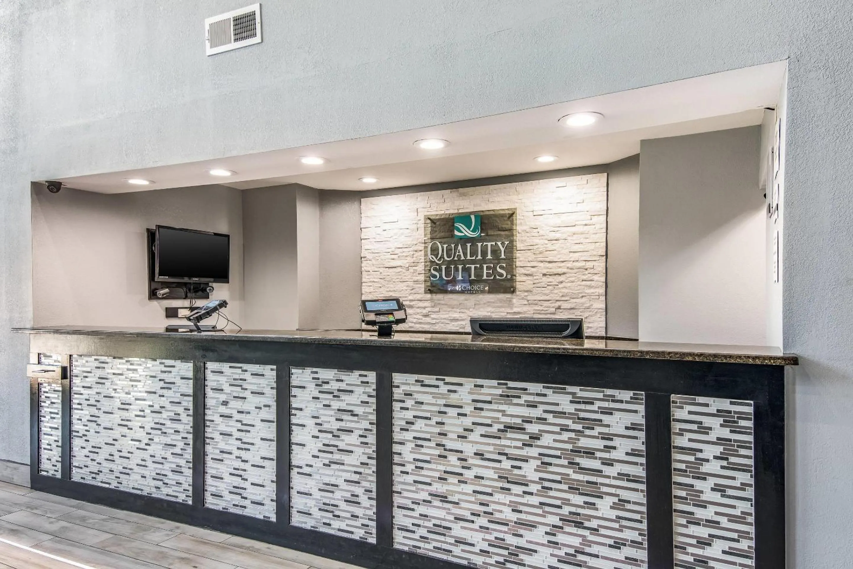 Lobby or reception in Quality Suites Maumelle - Little Rock Northwest