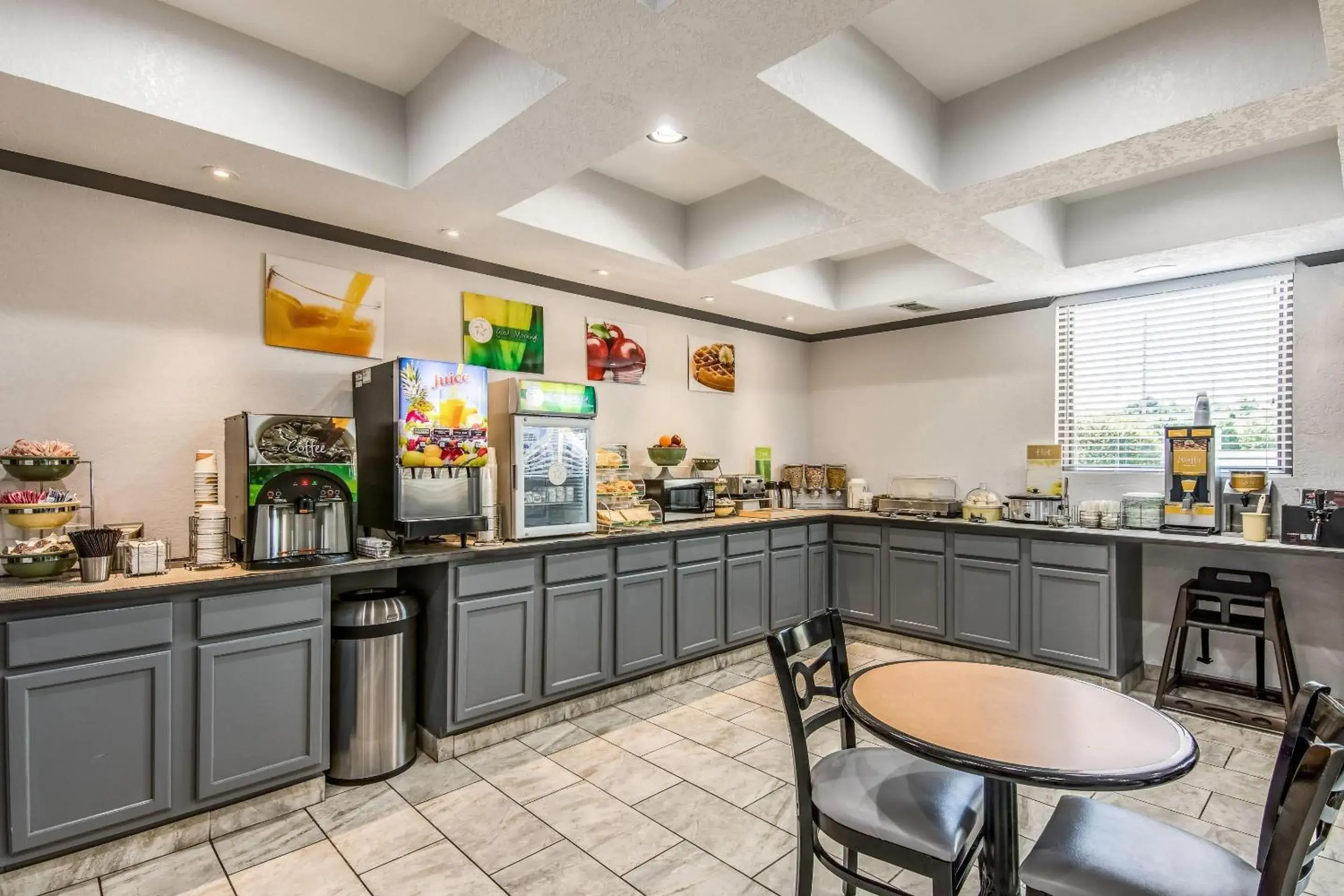 Breakfast in Quality Suites Maumelle - Little Rock NW Breakfast in Quality Suites Maumelle - Little Rock NW