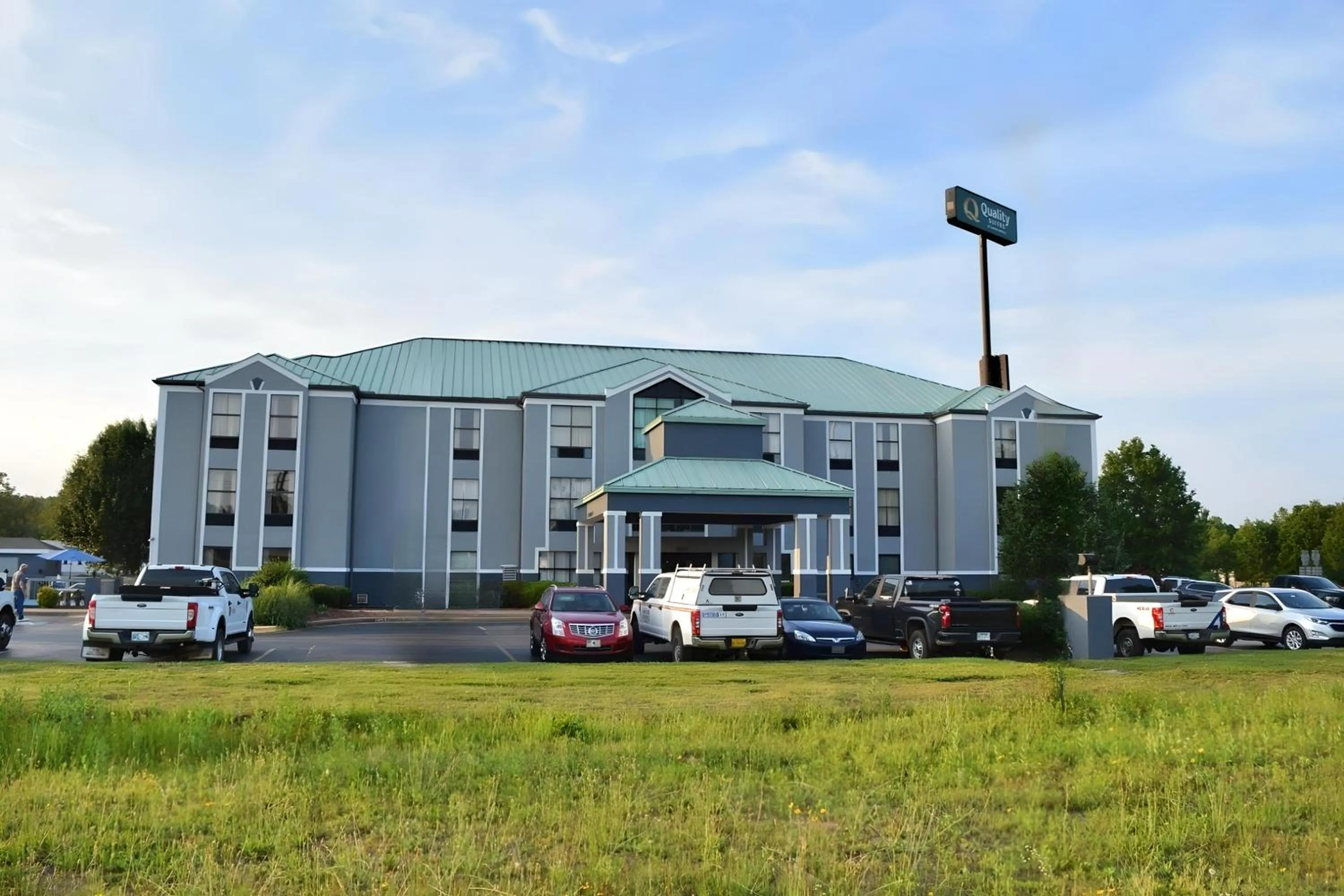 Property building in Quality Suites Maumelle - Little Rock Northwest