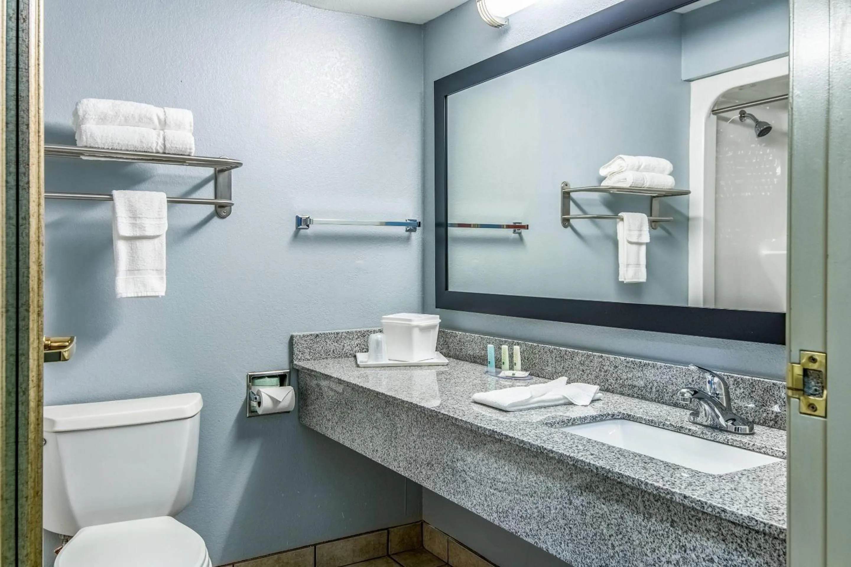 Bedroom in Quality Suites Maumelle - Little Rock Northwest