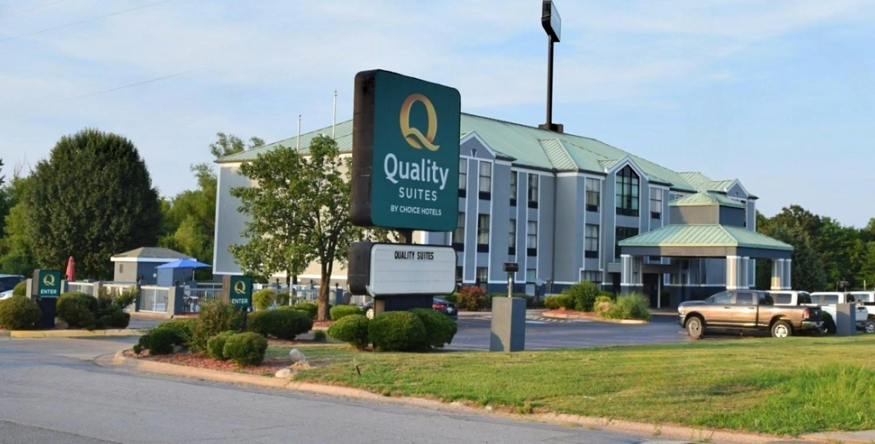 Property building in Quality Suites Maumelle - Little Rock Northwest