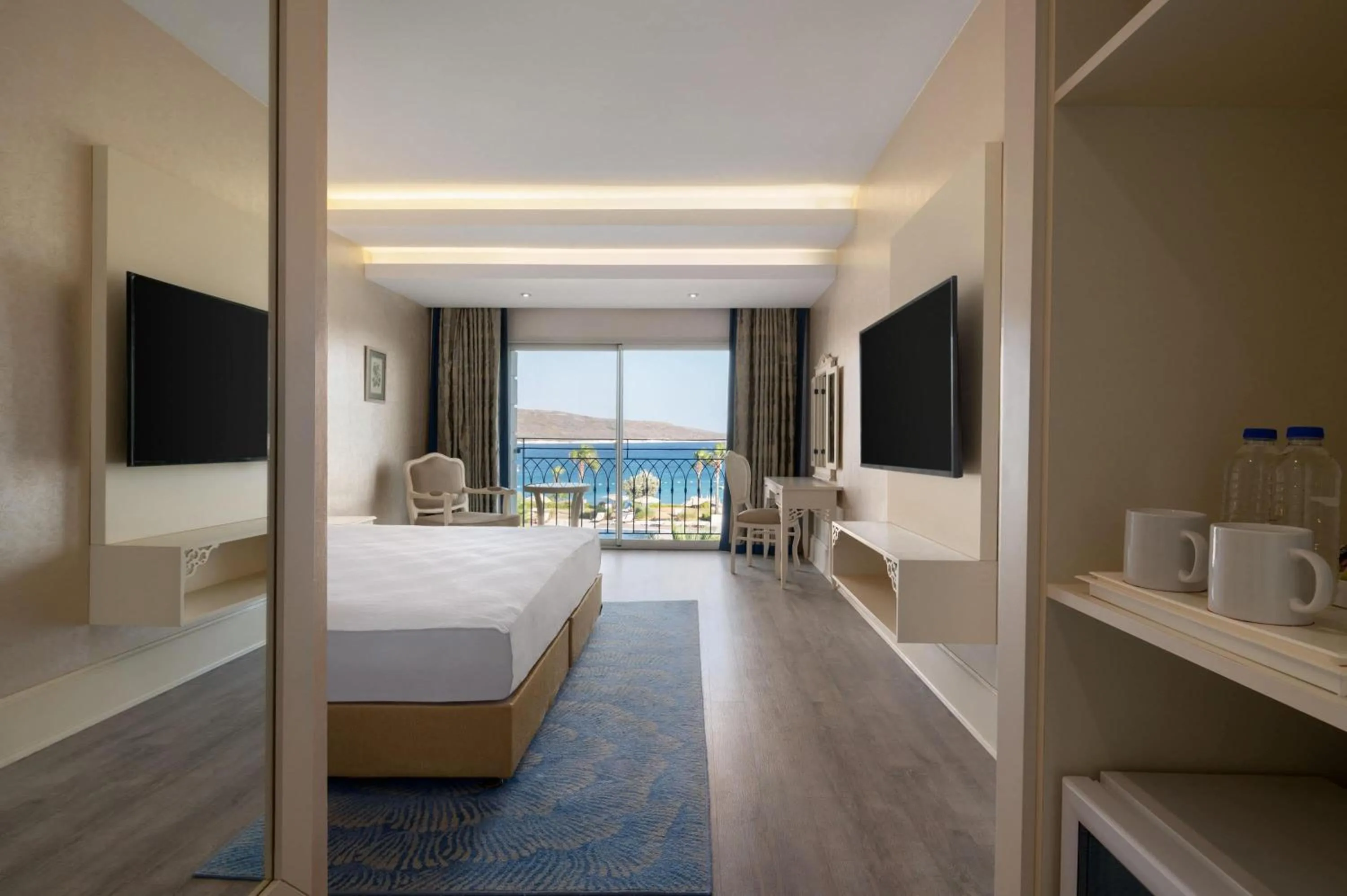 Photo of the whole room, Bed in Dolce by Wyndham Cesme Alacati
