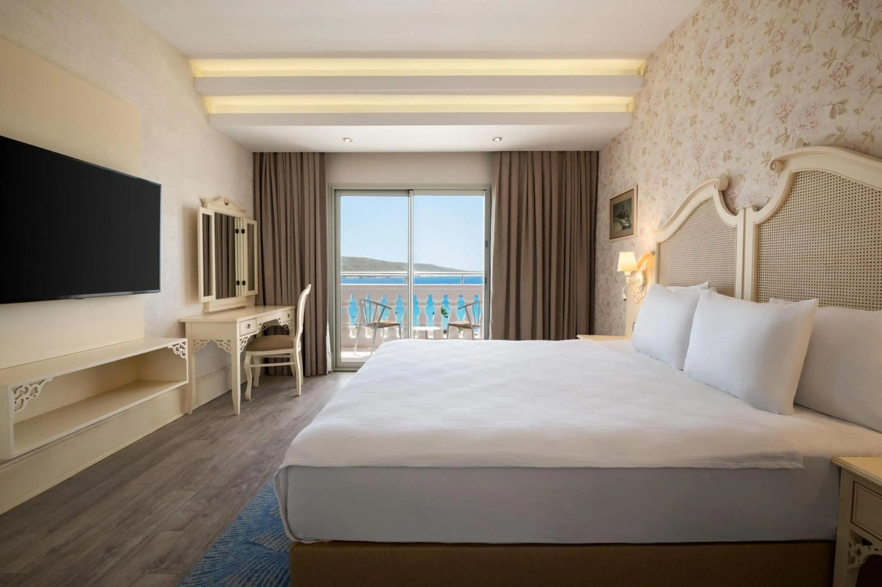Photo of the whole room, Bed in Dolce by Wyndham Cesme Alacati