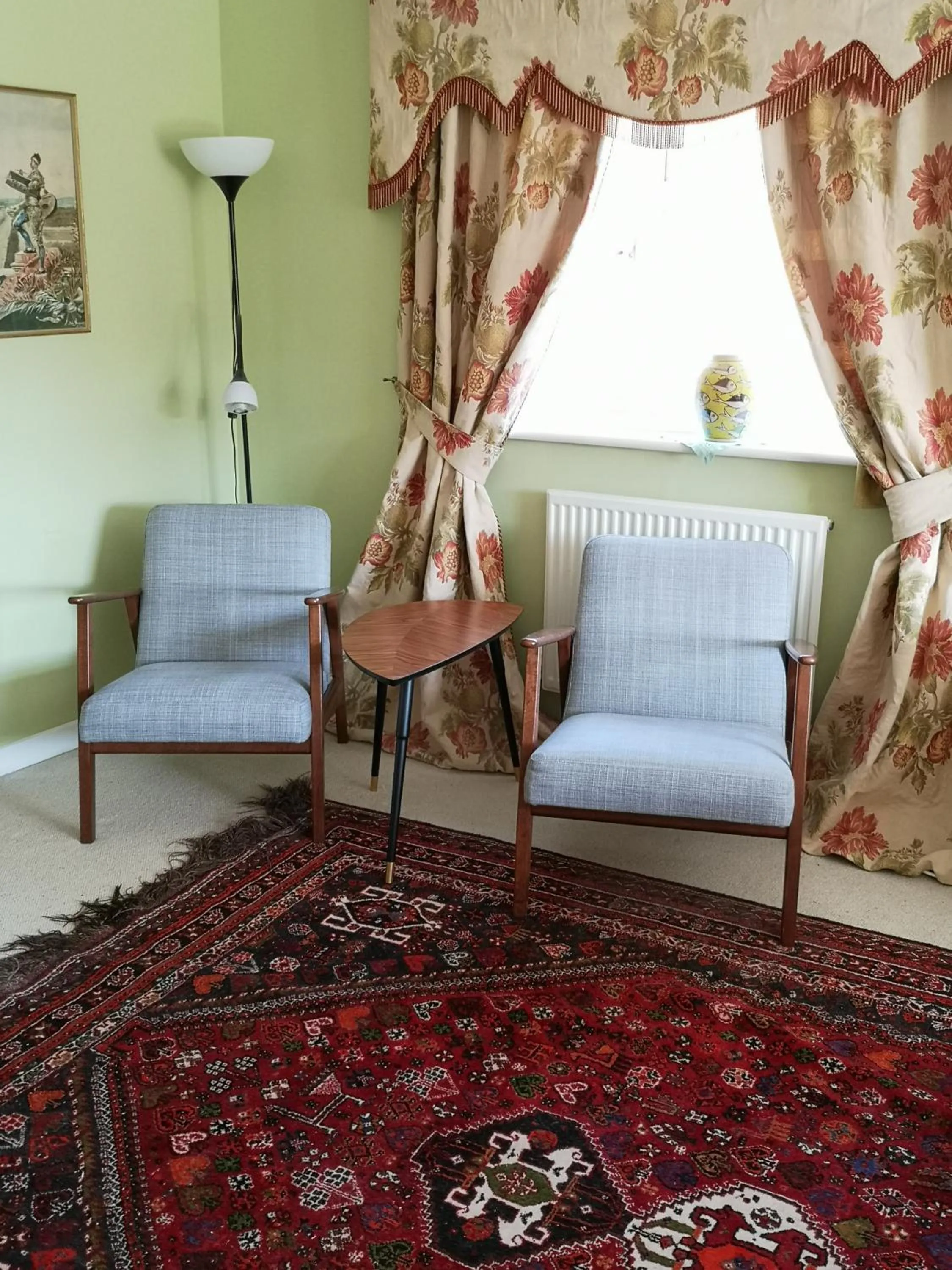 Bedroom in UPTHEDOWNS B&B