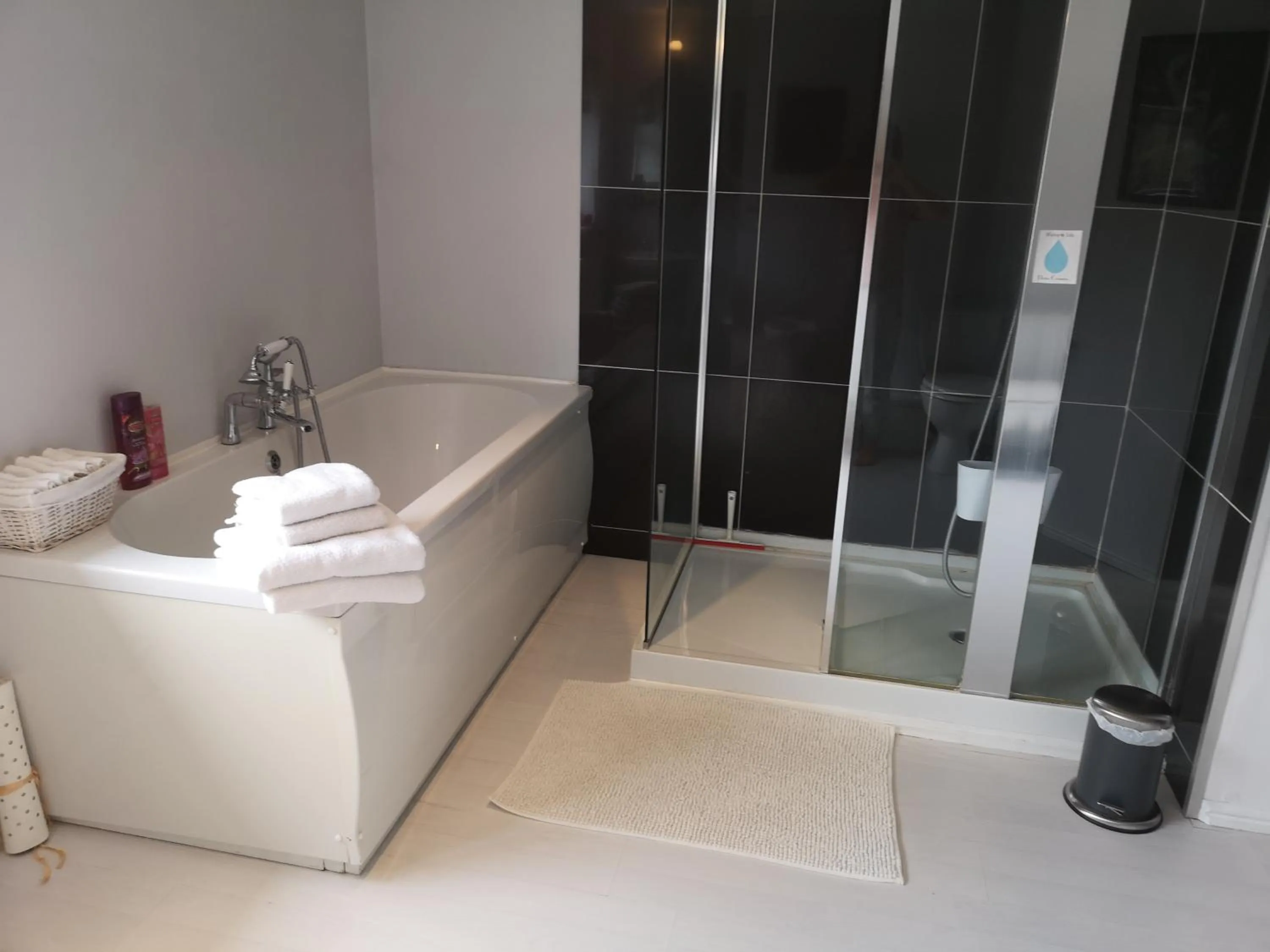 Bathroom in UPTHEDOWNS B&B