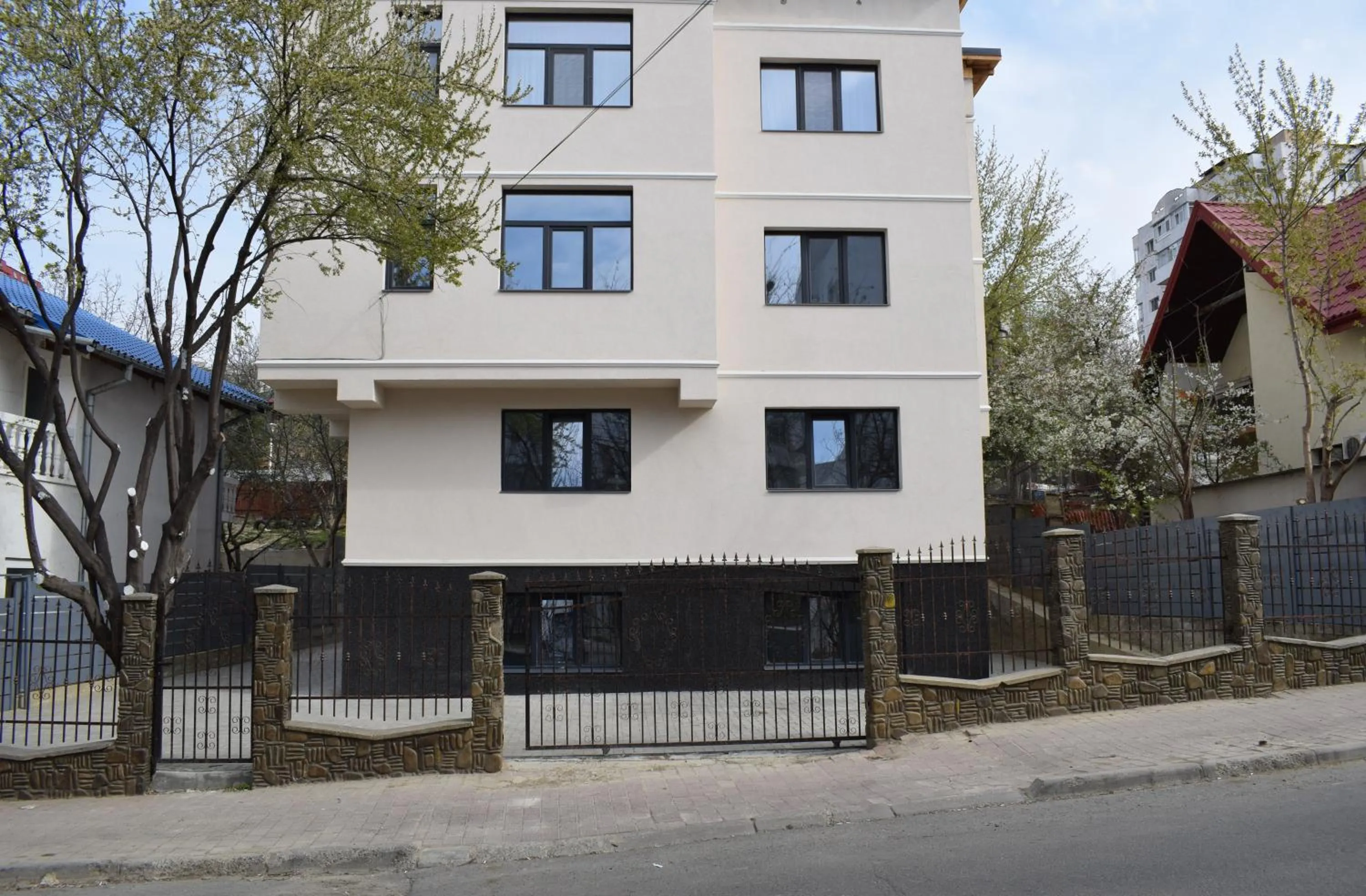 Property building in YNS Apartaments