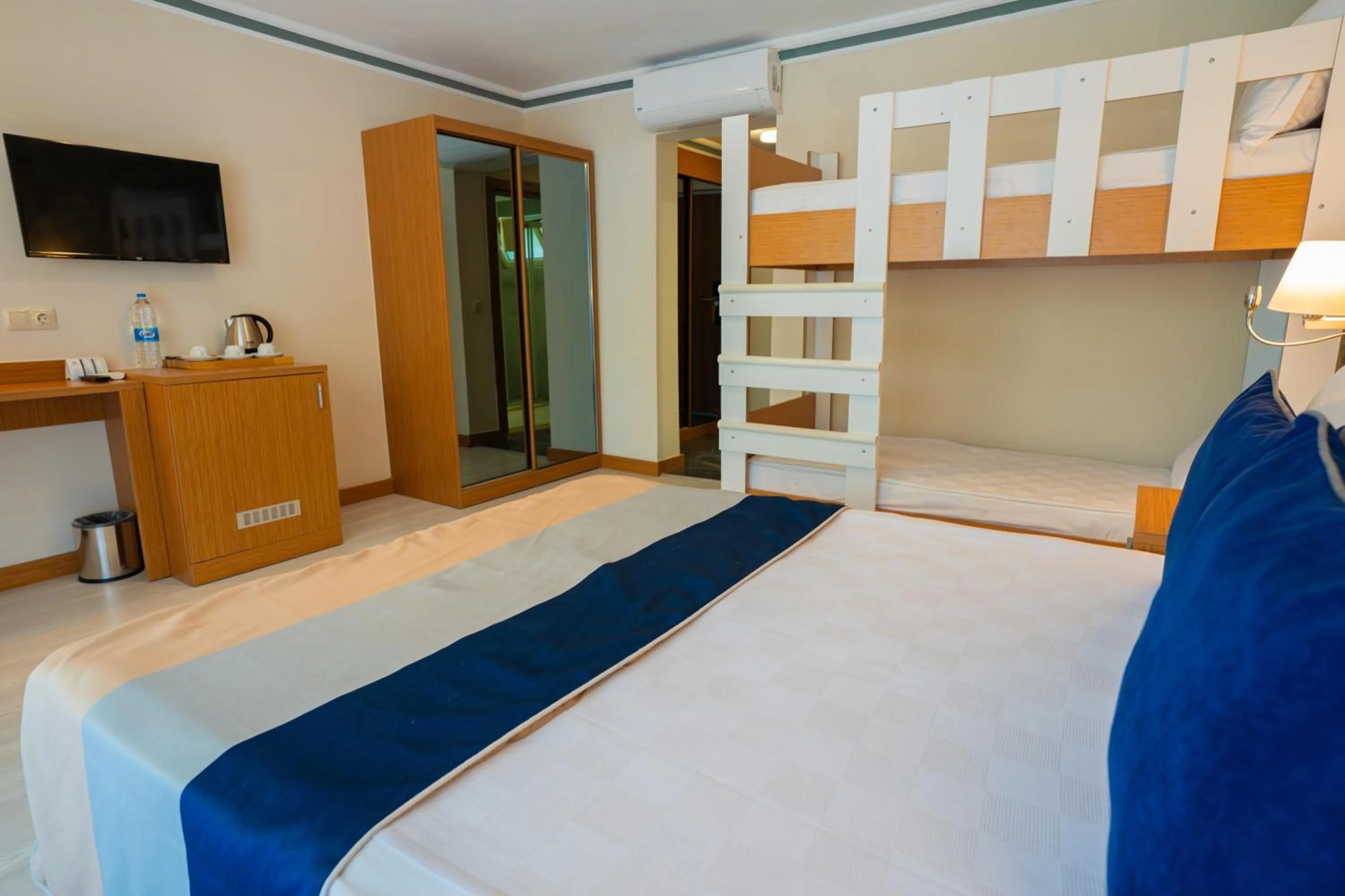 TV and multimedia, Bed in Master Family Club