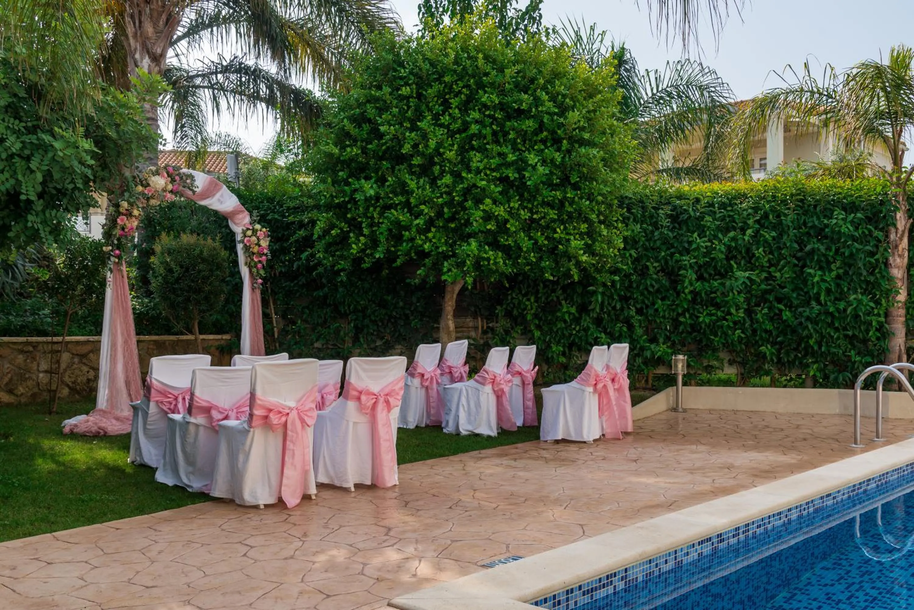 Garden in Mamfredas Luxury Resort
