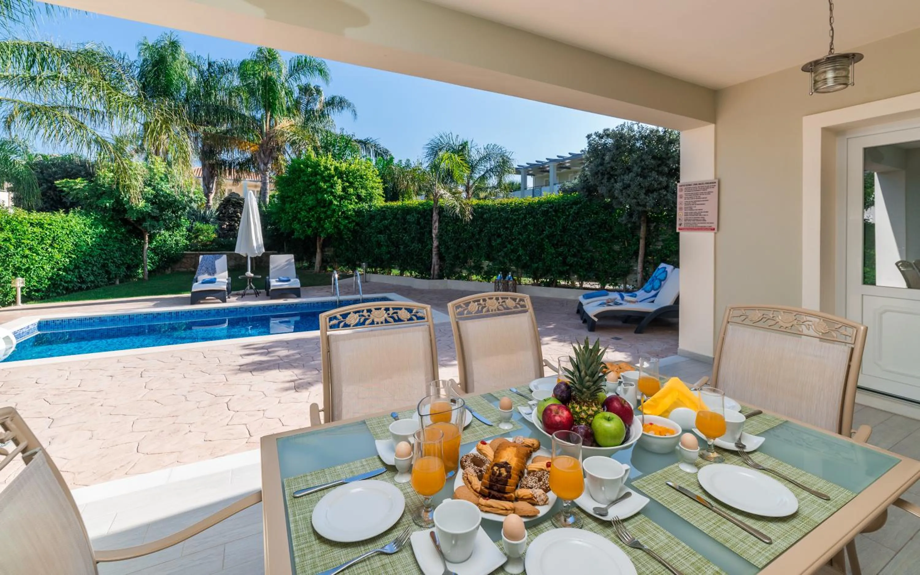 Food in Mamfredas Luxury Resort