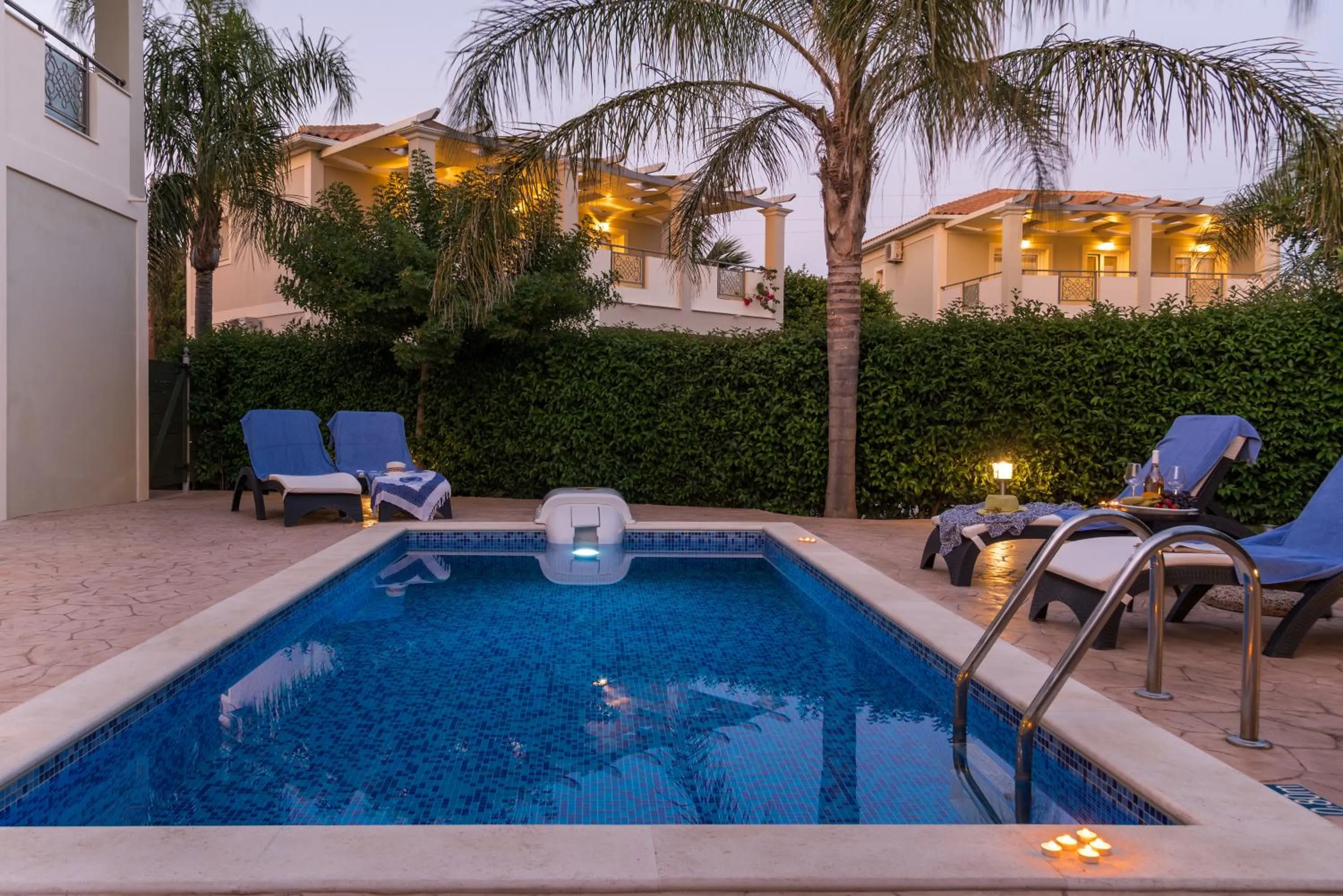 Swimming pool in Mamfredas Luxury Resort