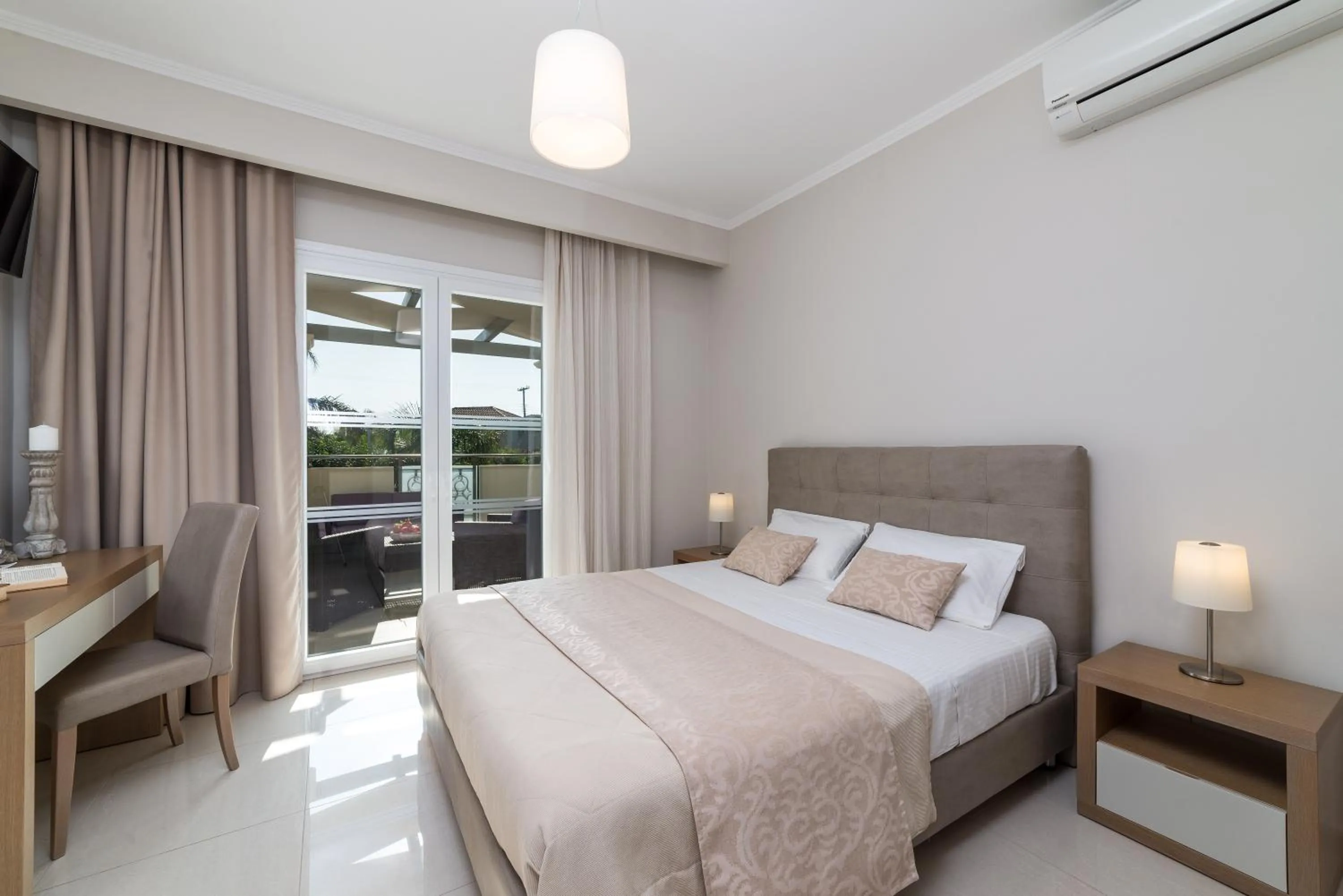 Bed in Mamfredas Luxury Resort