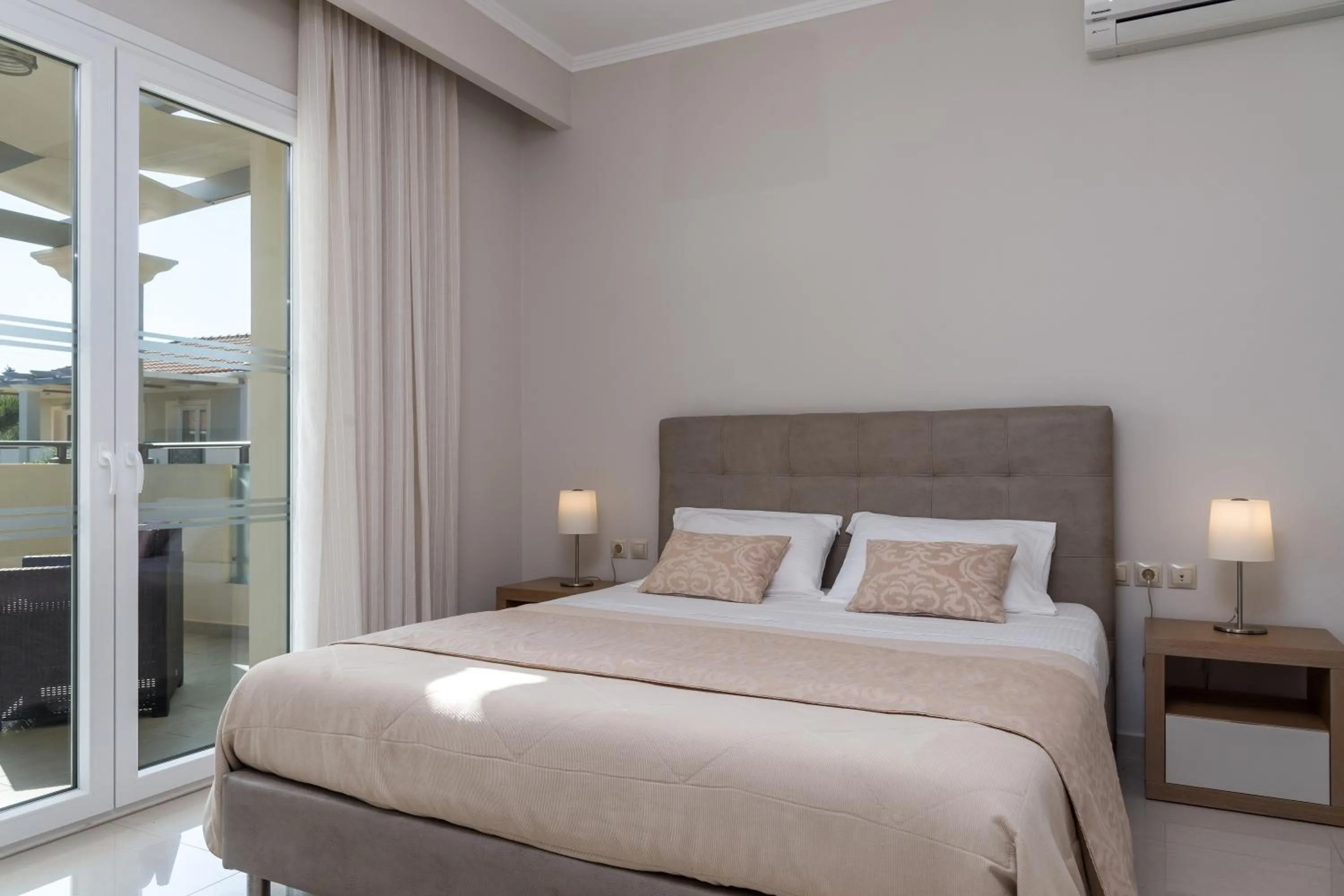 Bed in Mamfredas Luxury Resort