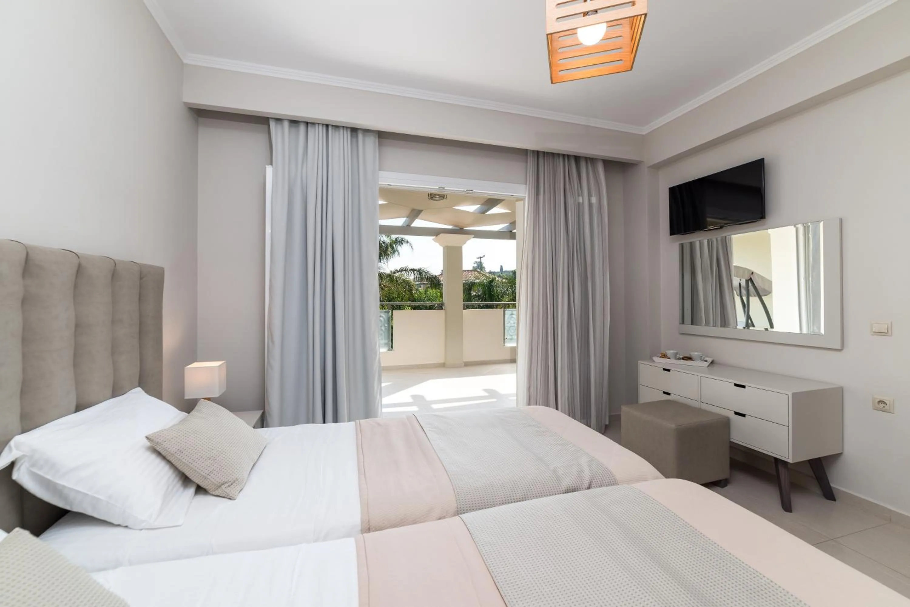 Bed in Mamfredas Luxury Resort