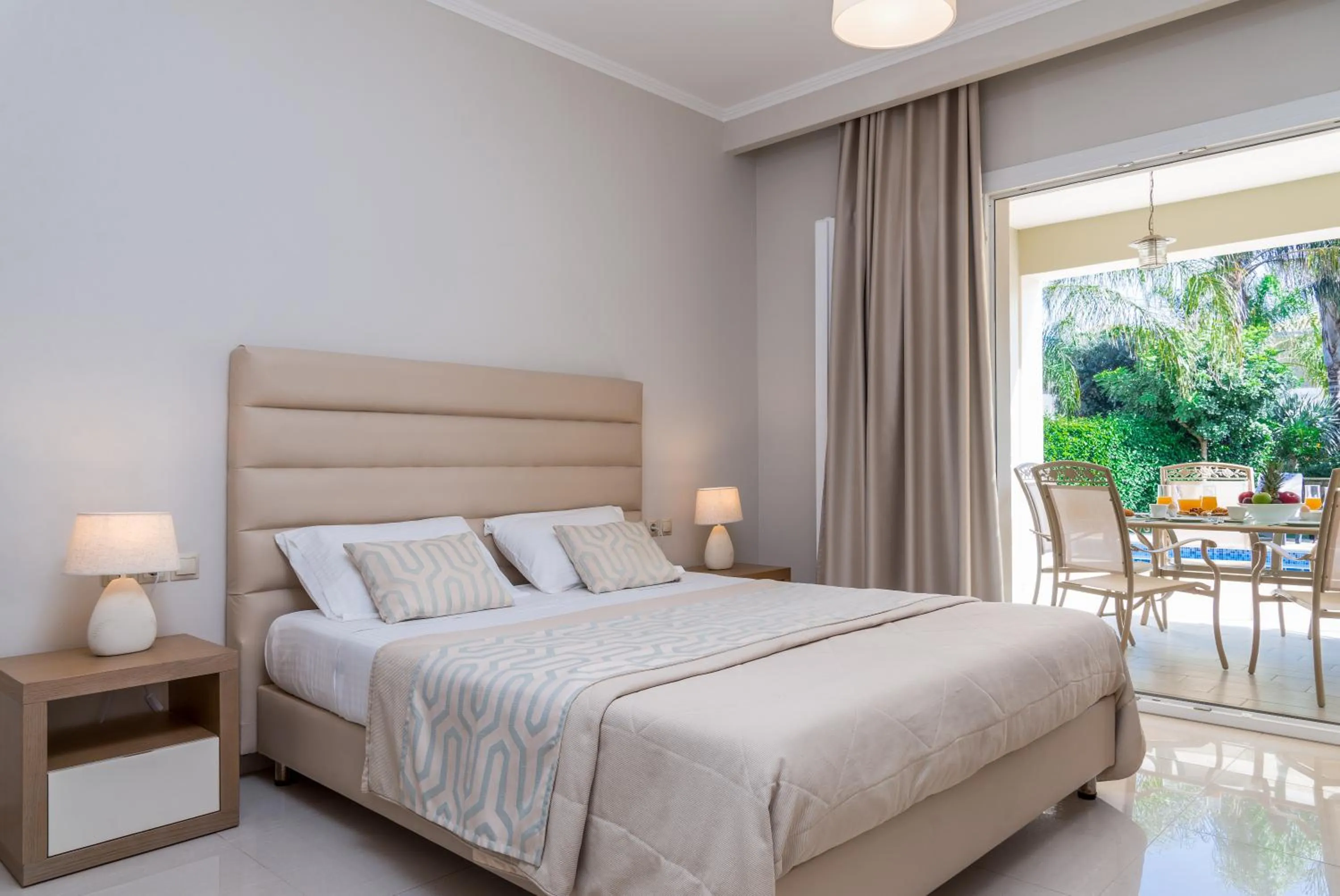 Bed in Mamfredas Luxury Resort