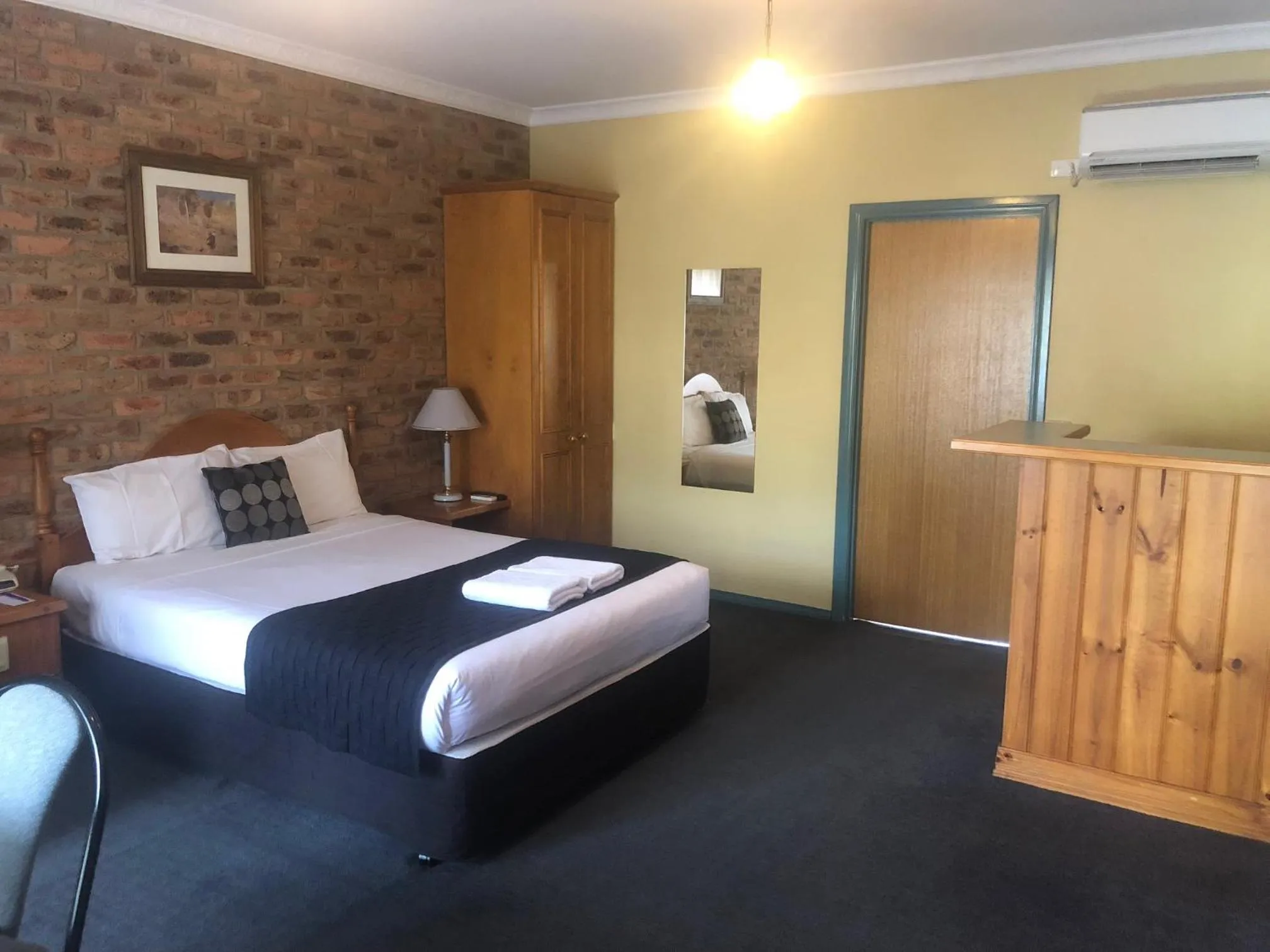 Bedroom, Bed in Mercure Port of Echuca