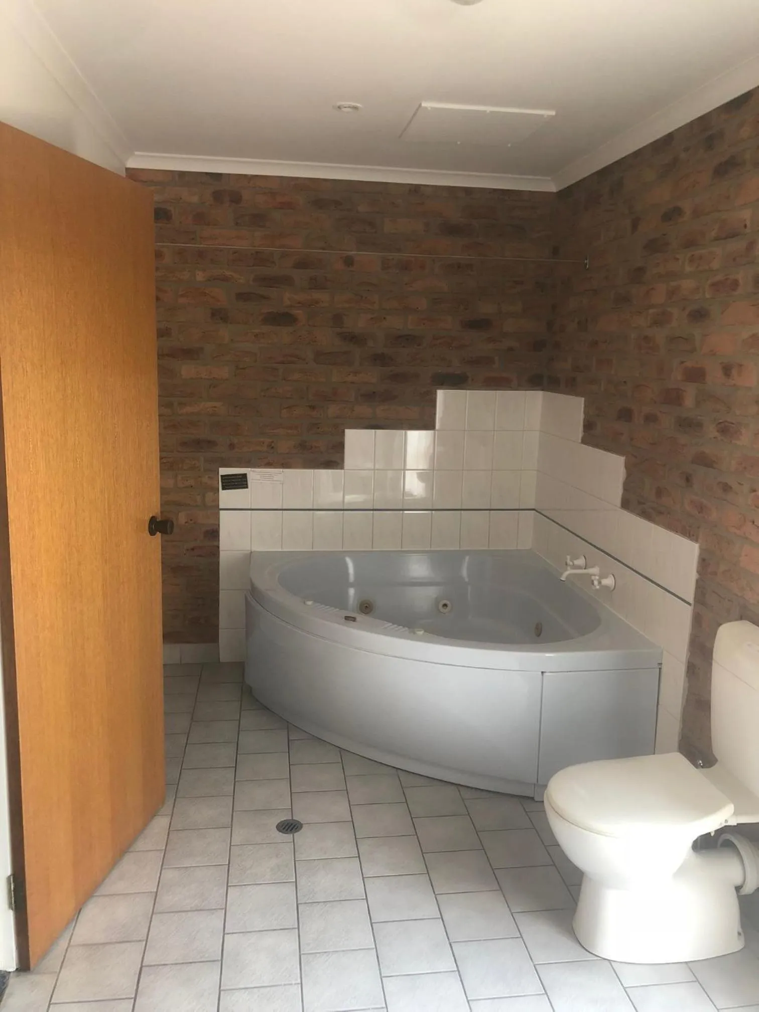 Toilet in Mercure Port of Echuca