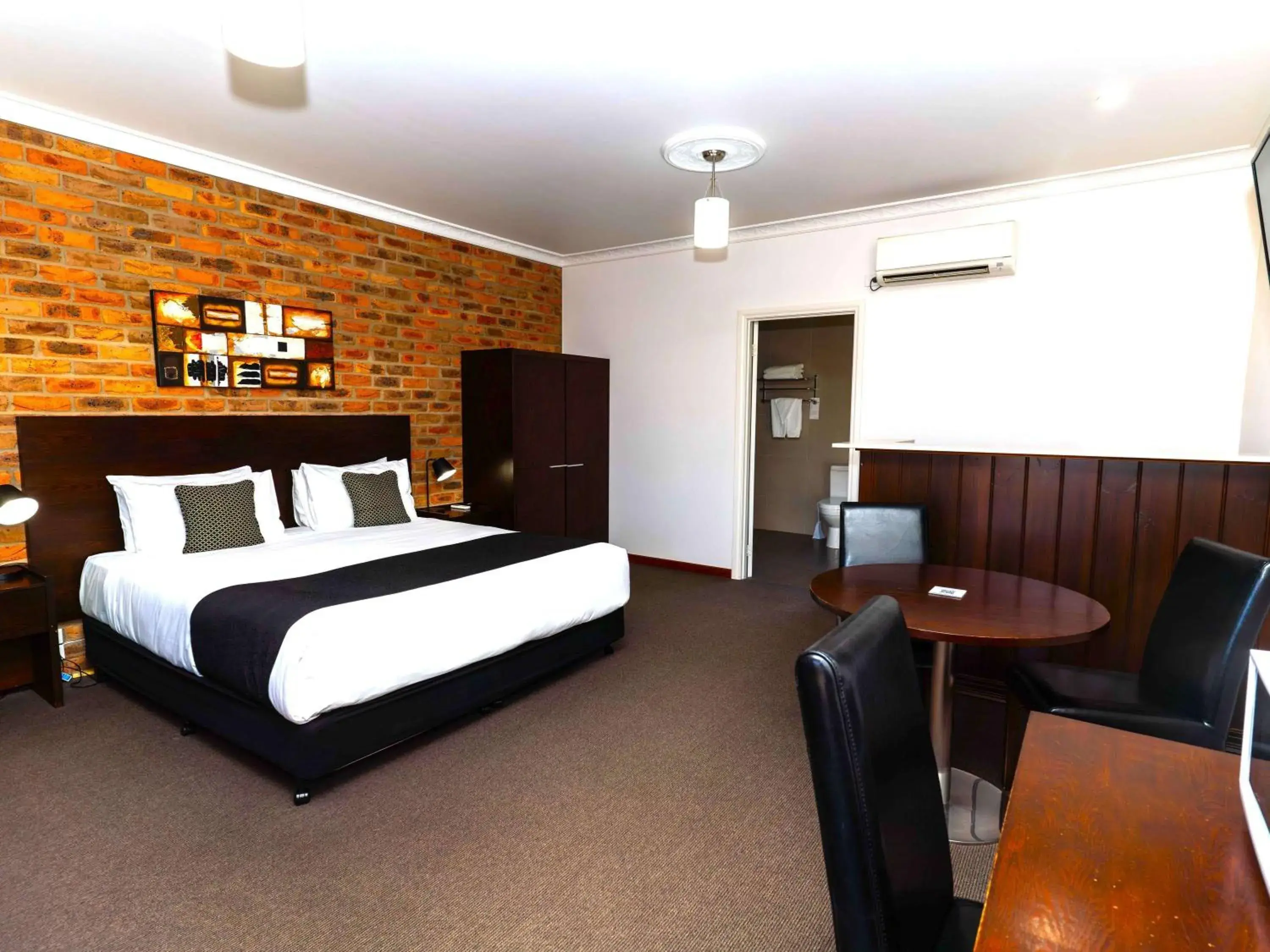 Bedroom, Bed in Mercure Port of Echuca Bedroom, Bed in Mercure Port of Echuca