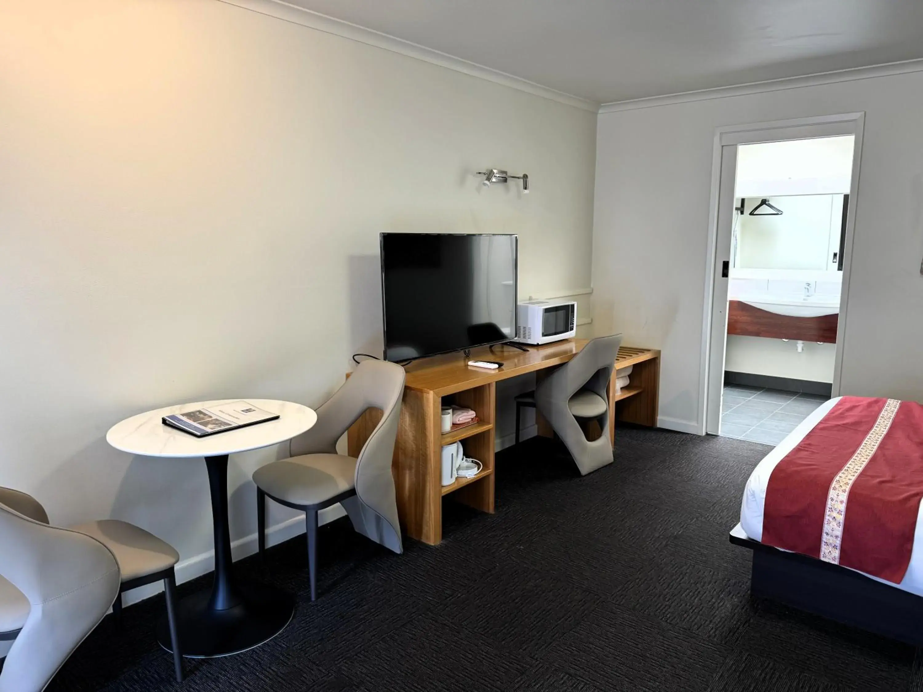 Evening entertainment, Bed in Botanical Hamilton Evening entertainment, Bed in Botanical Hamilton