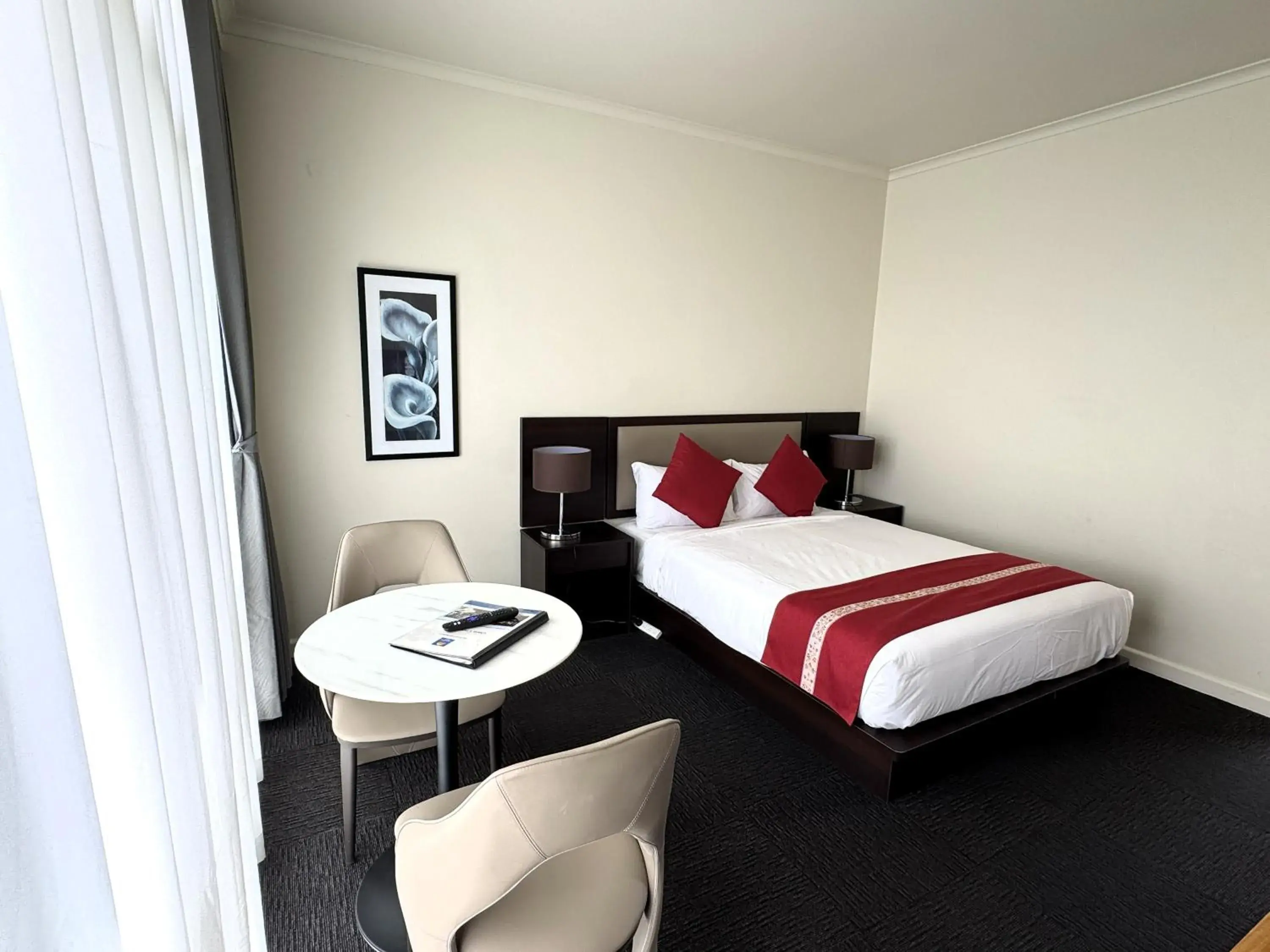 Seating area, Bed in Botanical Hamilton Seating area, Bed in Botanical Hamilton