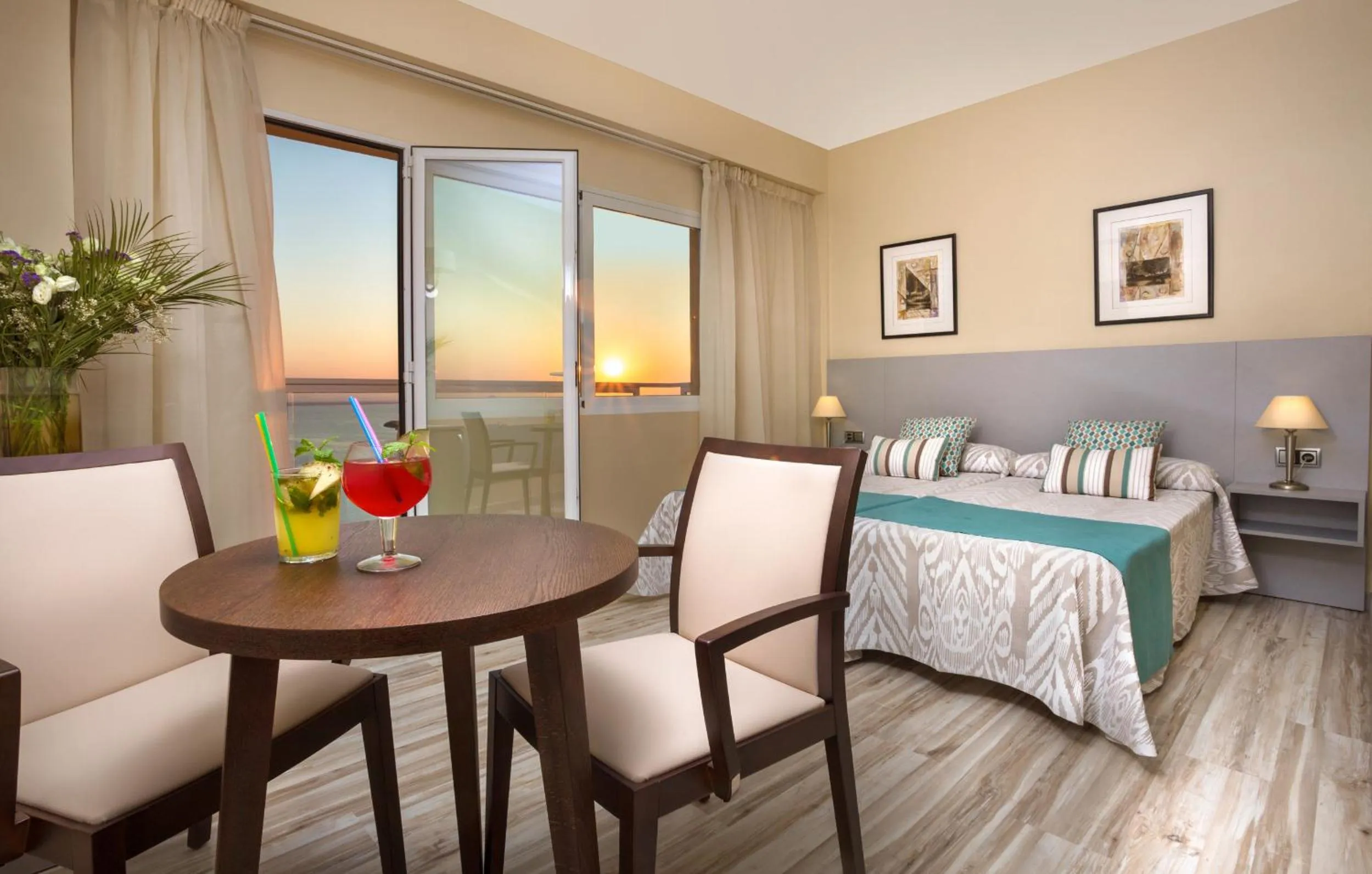 Photo of the whole room, Bed in Hotel Izán Cavanna