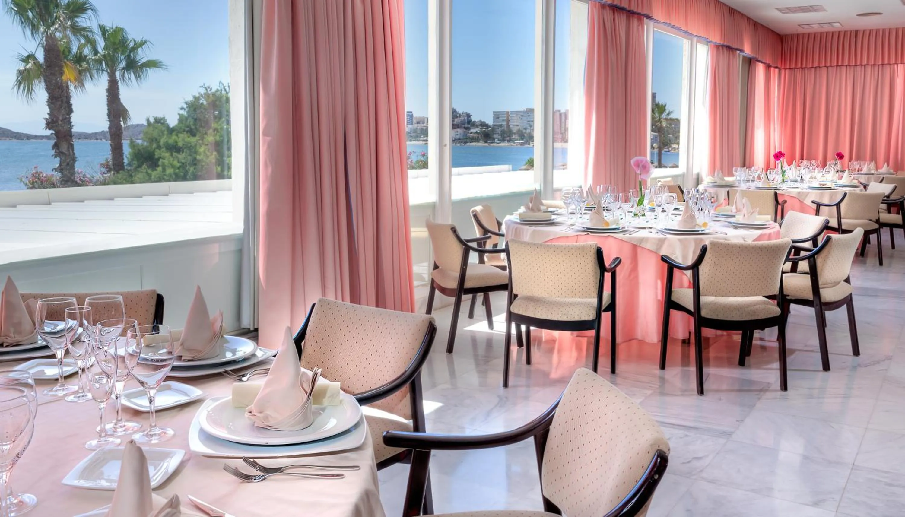 Day in Hotel Izán Cavanna