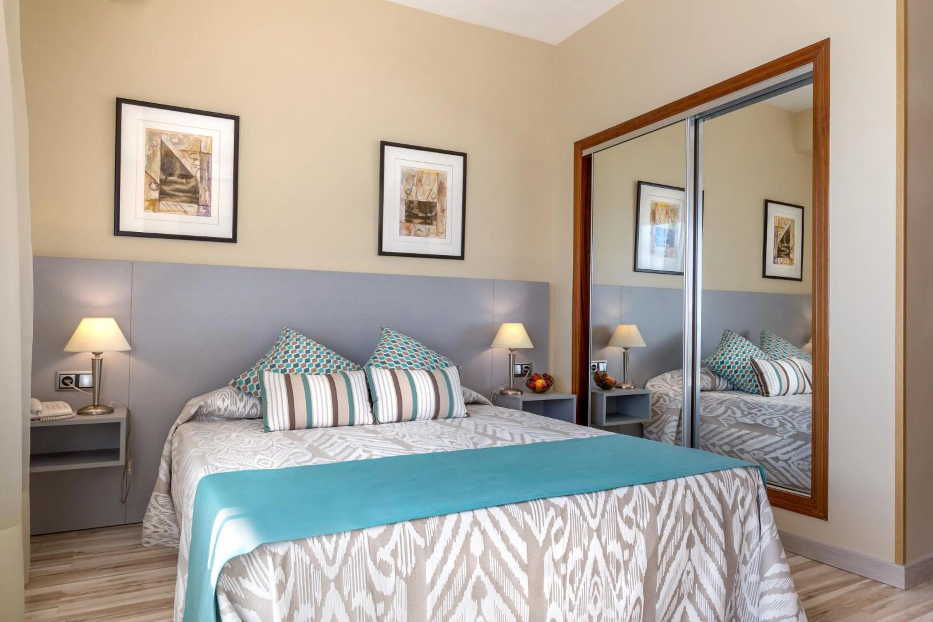 Bed in Hotel Izán Cavanna