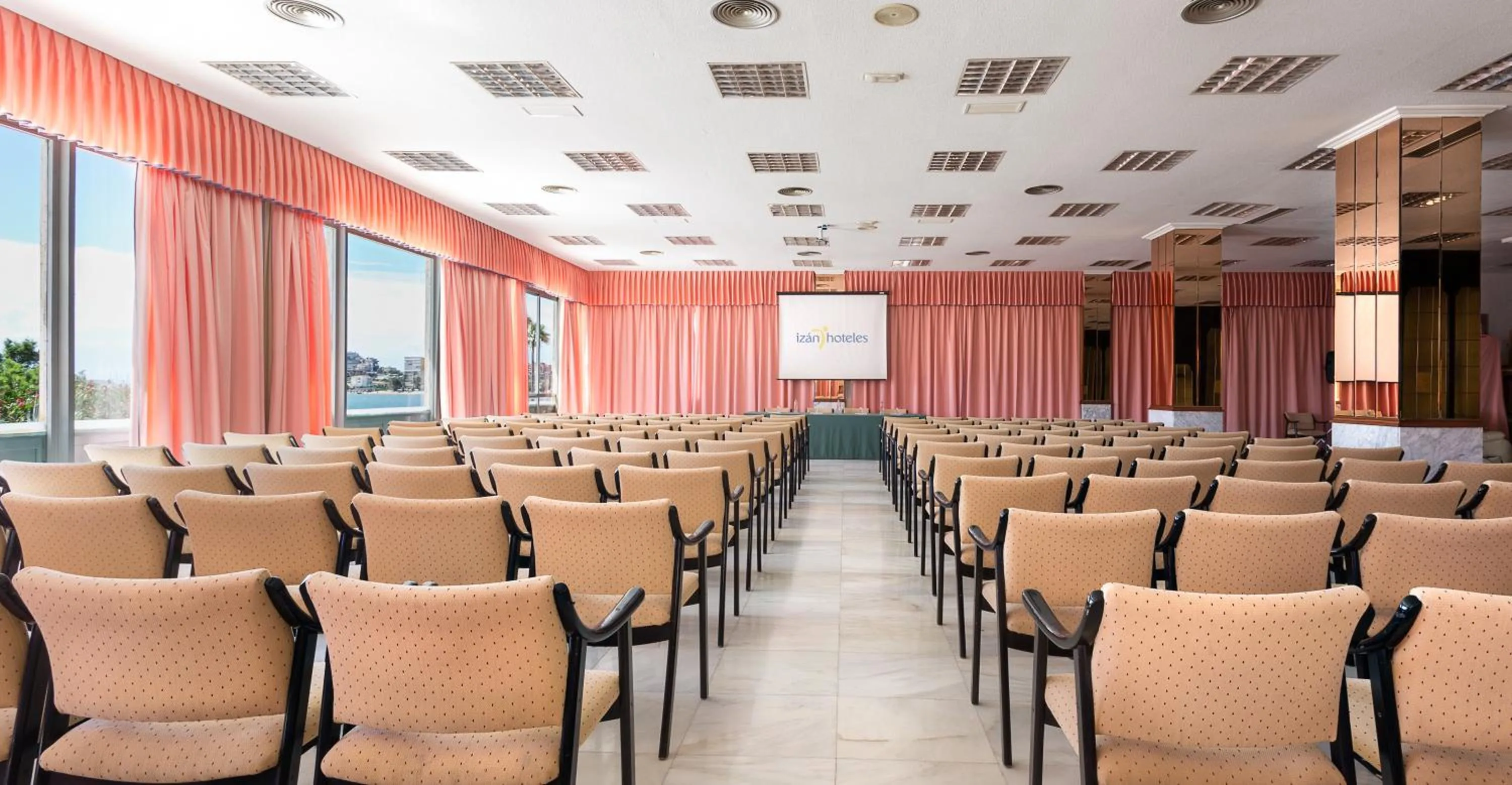 Day in Hotel Izán Cavanna