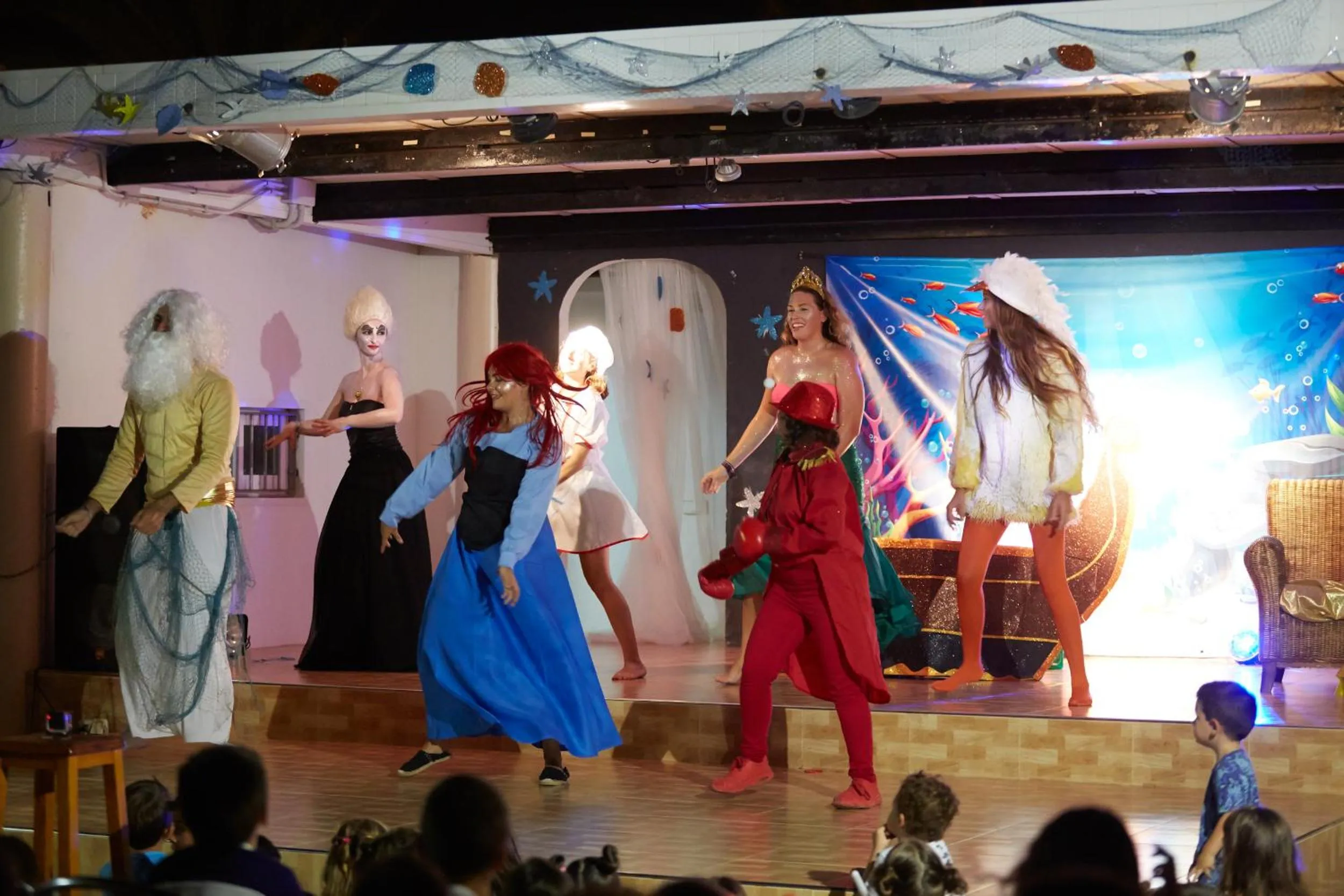 Evening entertainment in Hotel Izán Cavanna