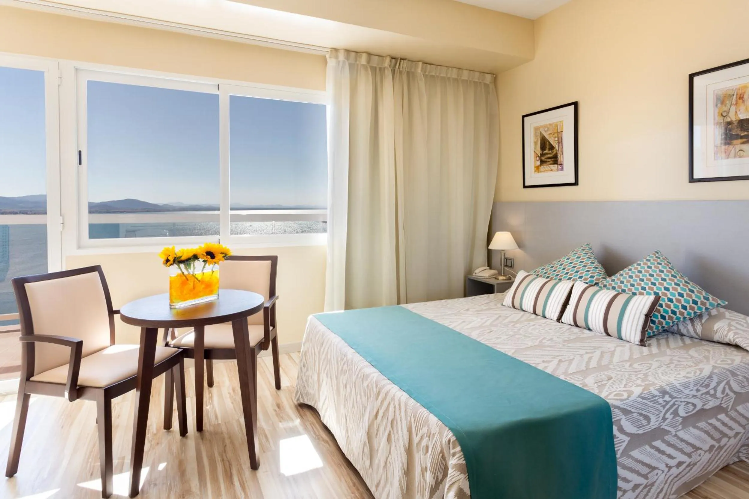 Bedroom, Bed in Hotel Izán Cavanna