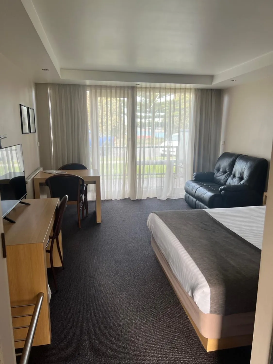 Bed in Richmond Henty Hotel