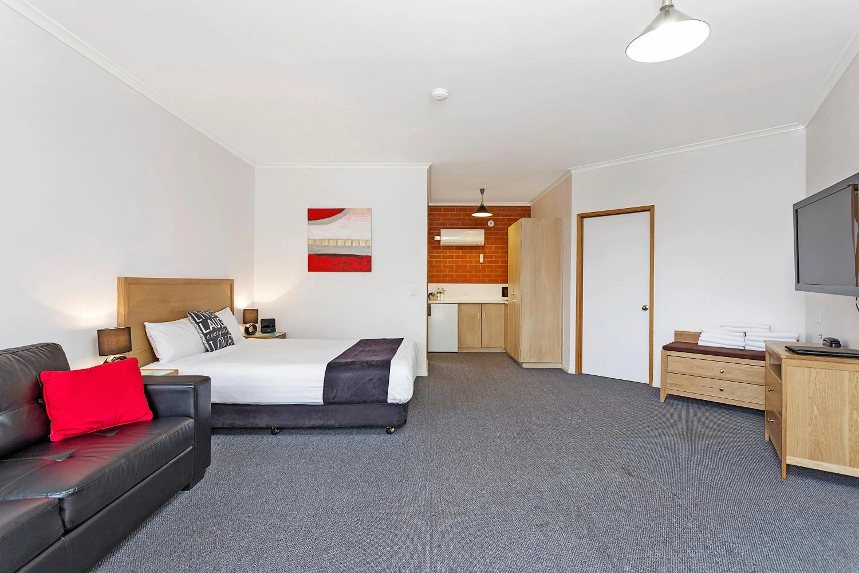 Restaurant/places to eat, Bed in Comfort Inn Lady Augusta