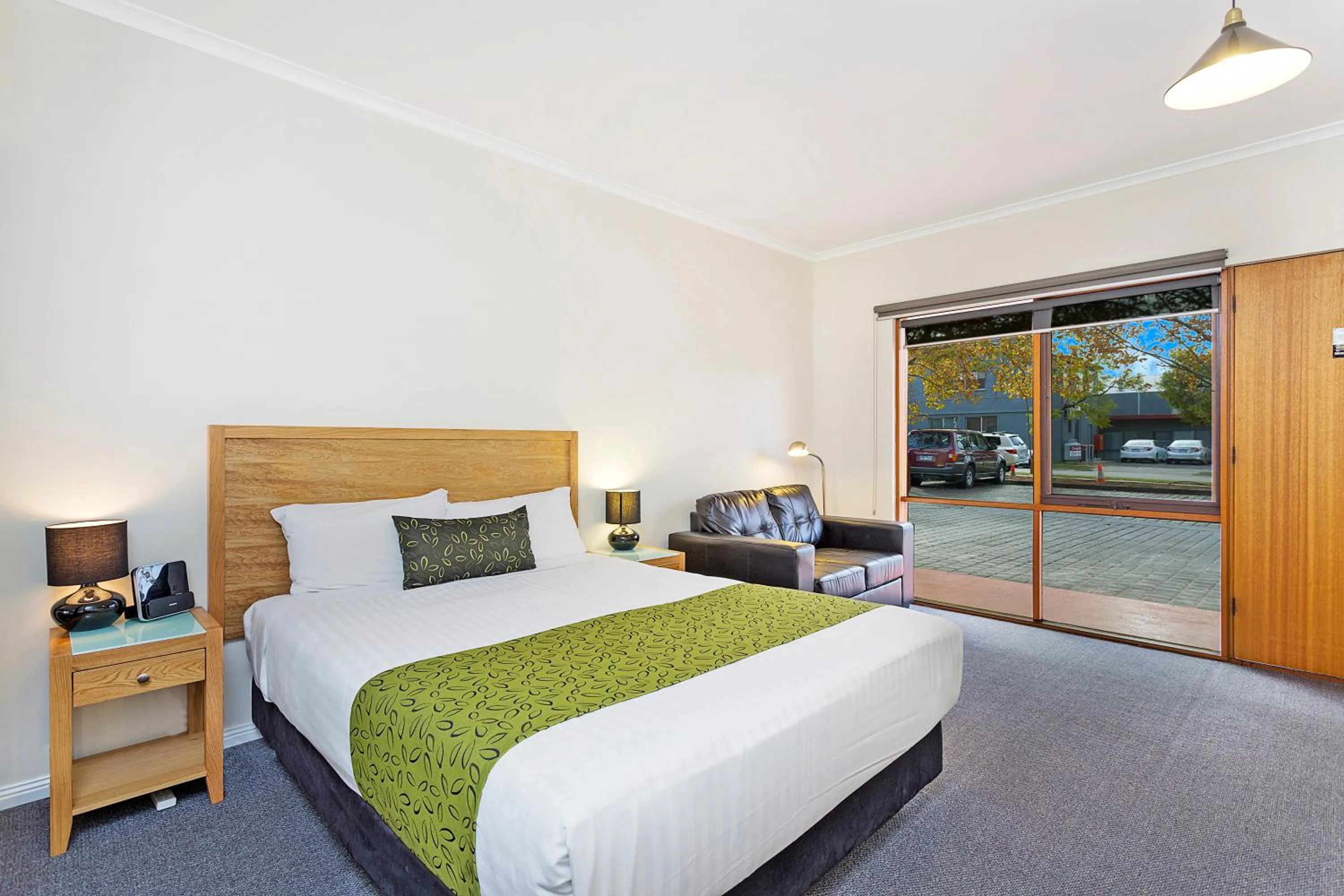 Restaurant/places to eat, Bed in Comfort Inn Lady Augusta